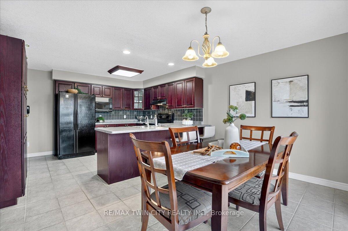 Photo 15 of 166 Bridgewater Crescent, Waterloo — HOMEH