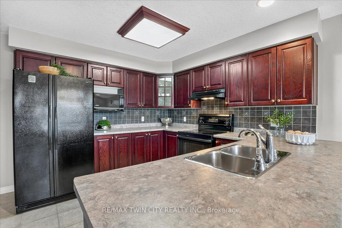 Photo 18 of 166 Bridgewater Crescent, Waterloo — HOMEH