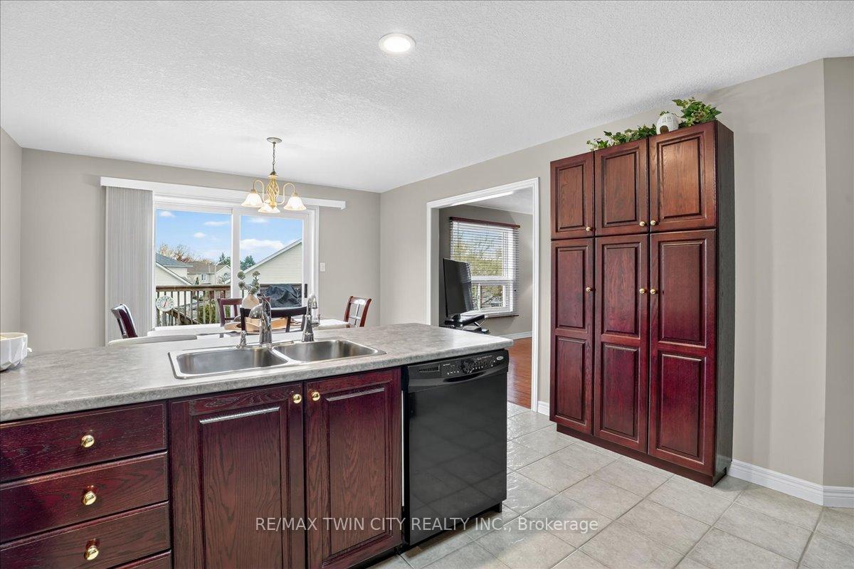 Photo 19 of 166 Bridgewater Crescent, Waterloo — HOMEH