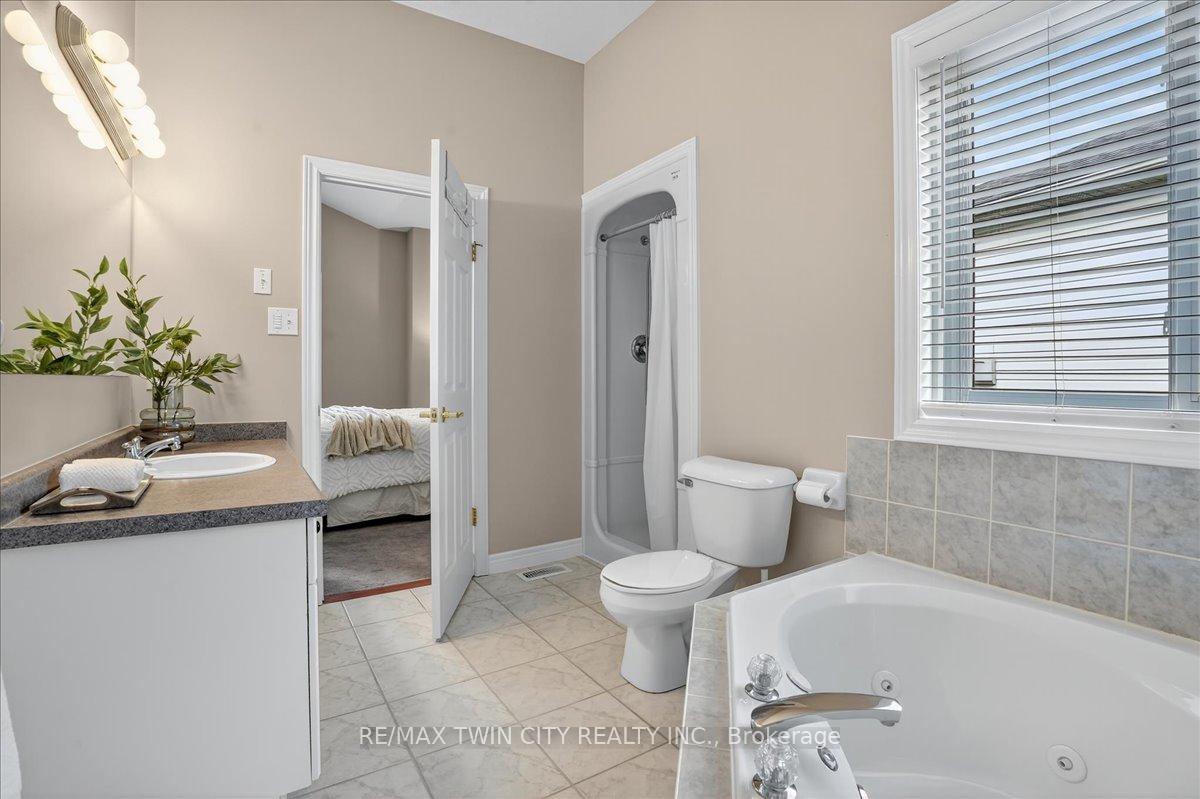 Photo 28 of 166 Bridgewater Crescent, Waterloo — HOMEH