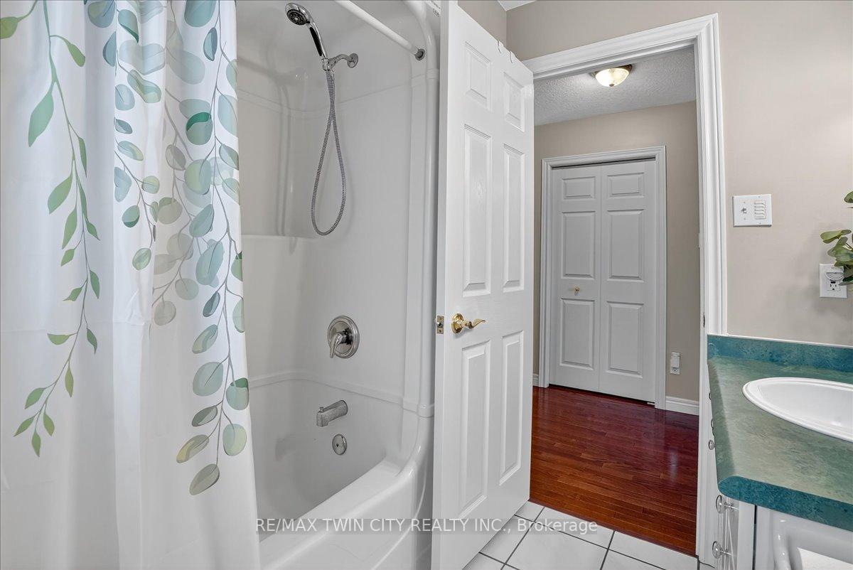 Photo 37 of 166 Bridgewater Crescent, Waterloo — HOMEH