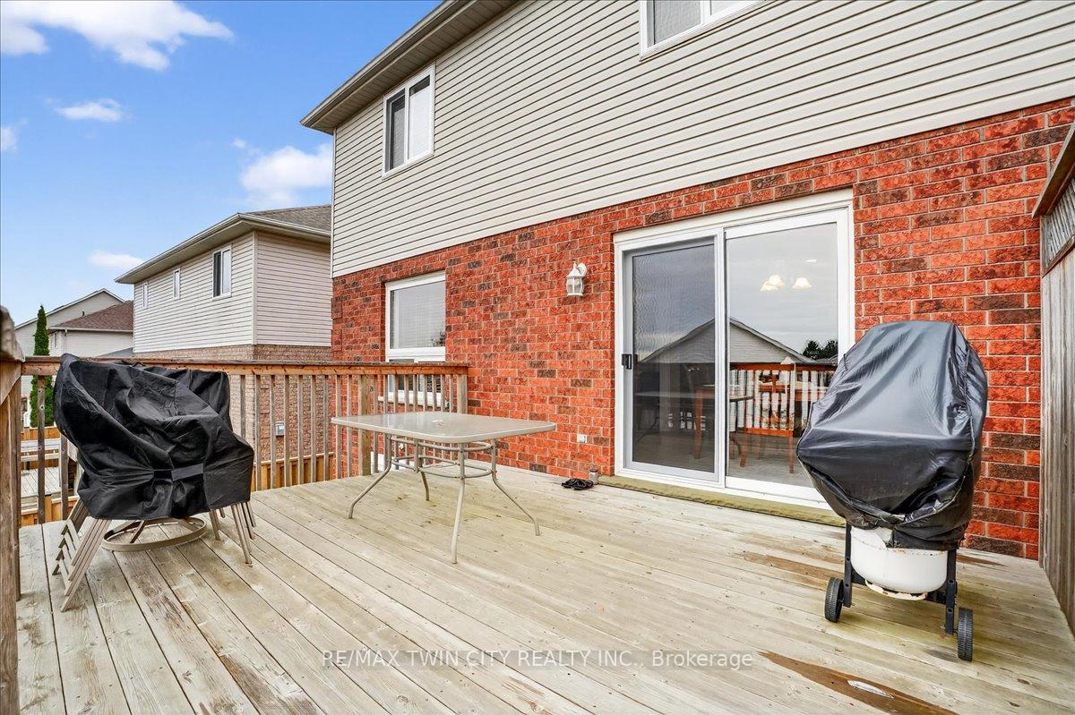 Photo 44 of 166 Bridgewater Crescent, Waterloo — HOMEH