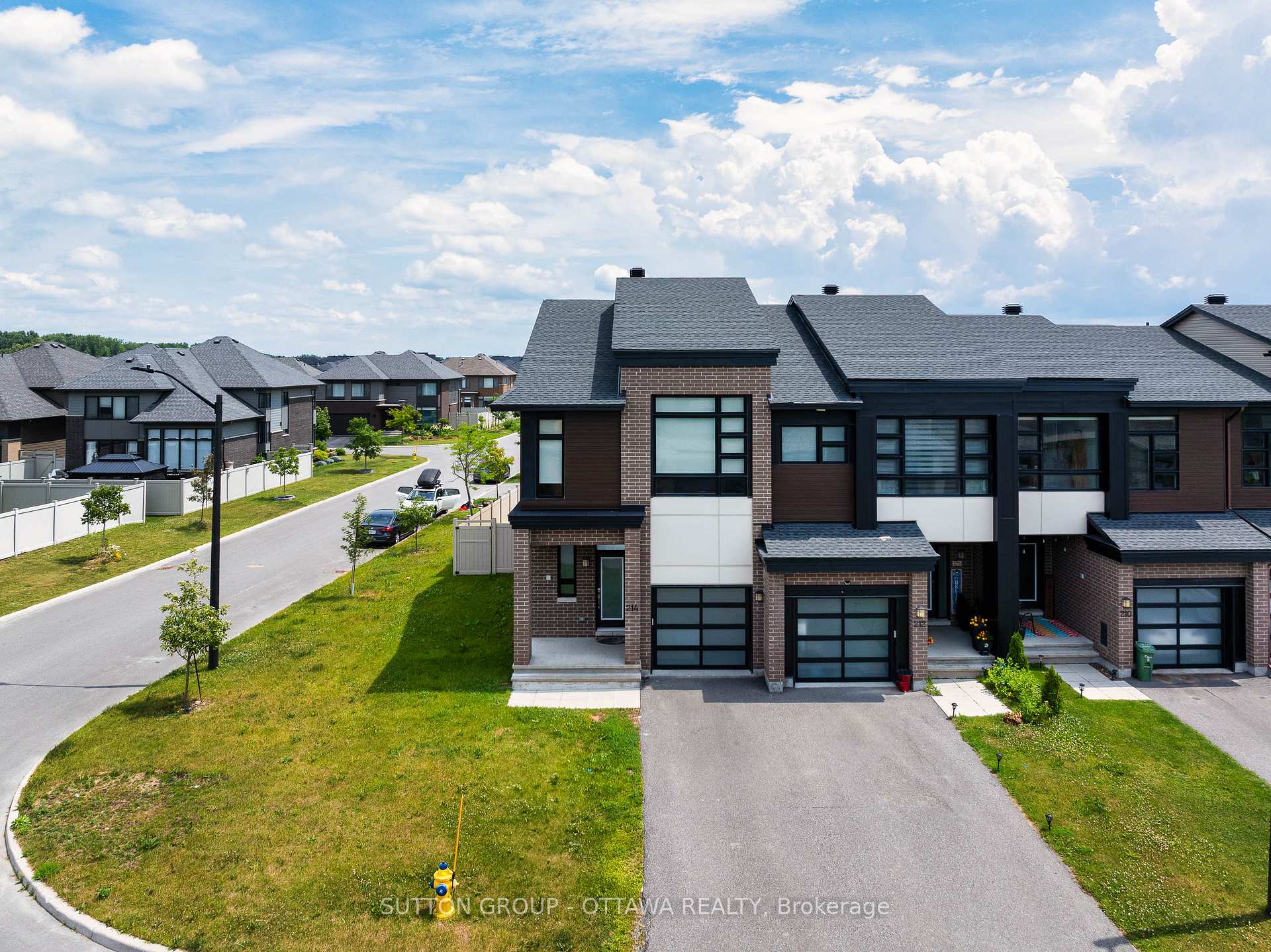 Photo 1 of 214 Big Dipper Street, Ottawa, Riverside South/Gloucester Glen — HOMEH