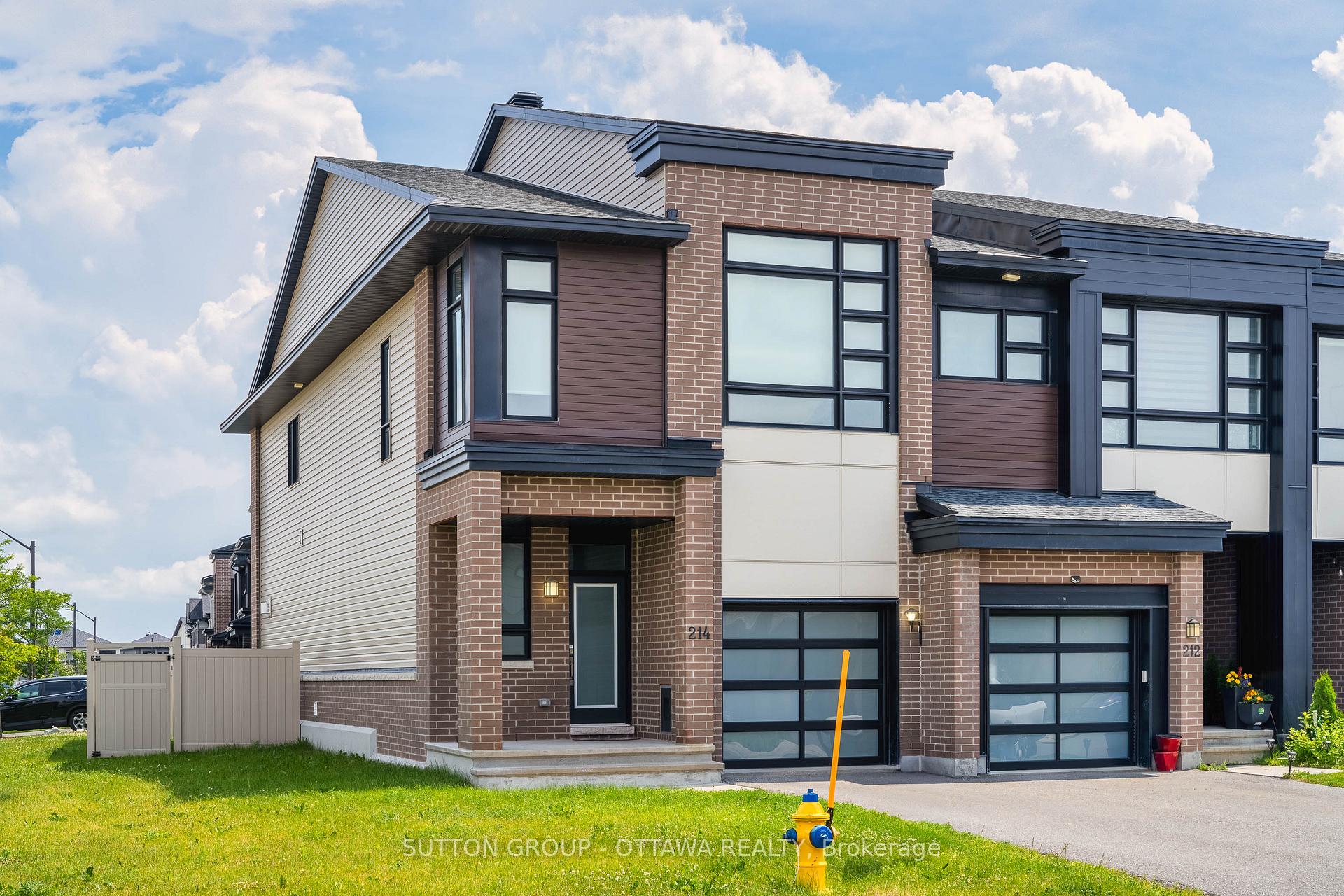 Photo 2 of 214 Big Dipper Street, Ottawa, Riverside South/Gloucester Glen — HOMEH