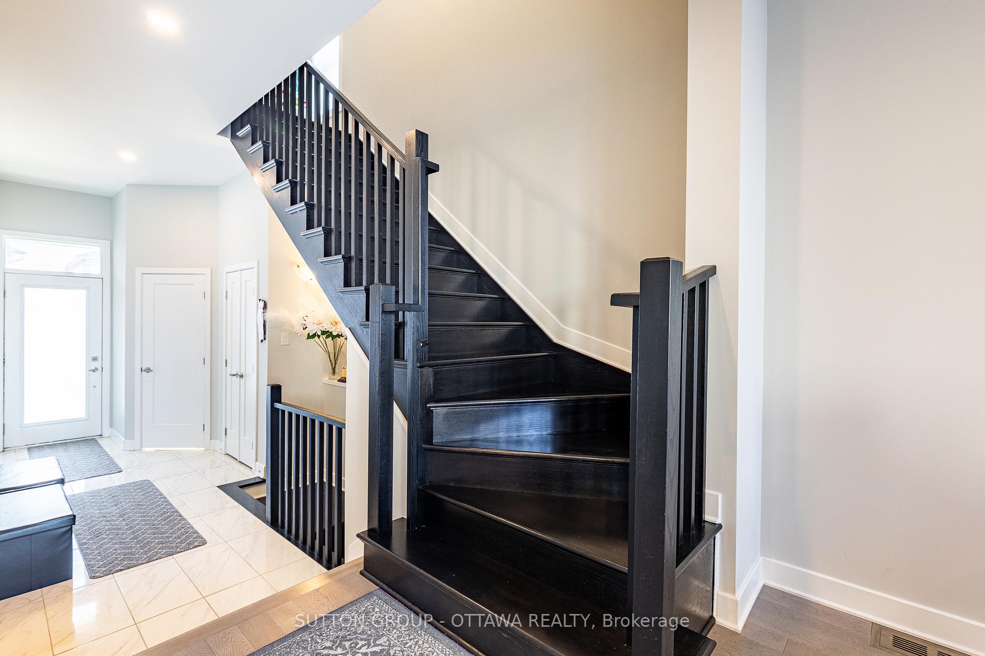 Photo 9 of 214 Big Dipper Street, Ottawa, Riverside South/Gloucester Glen — HOMEH