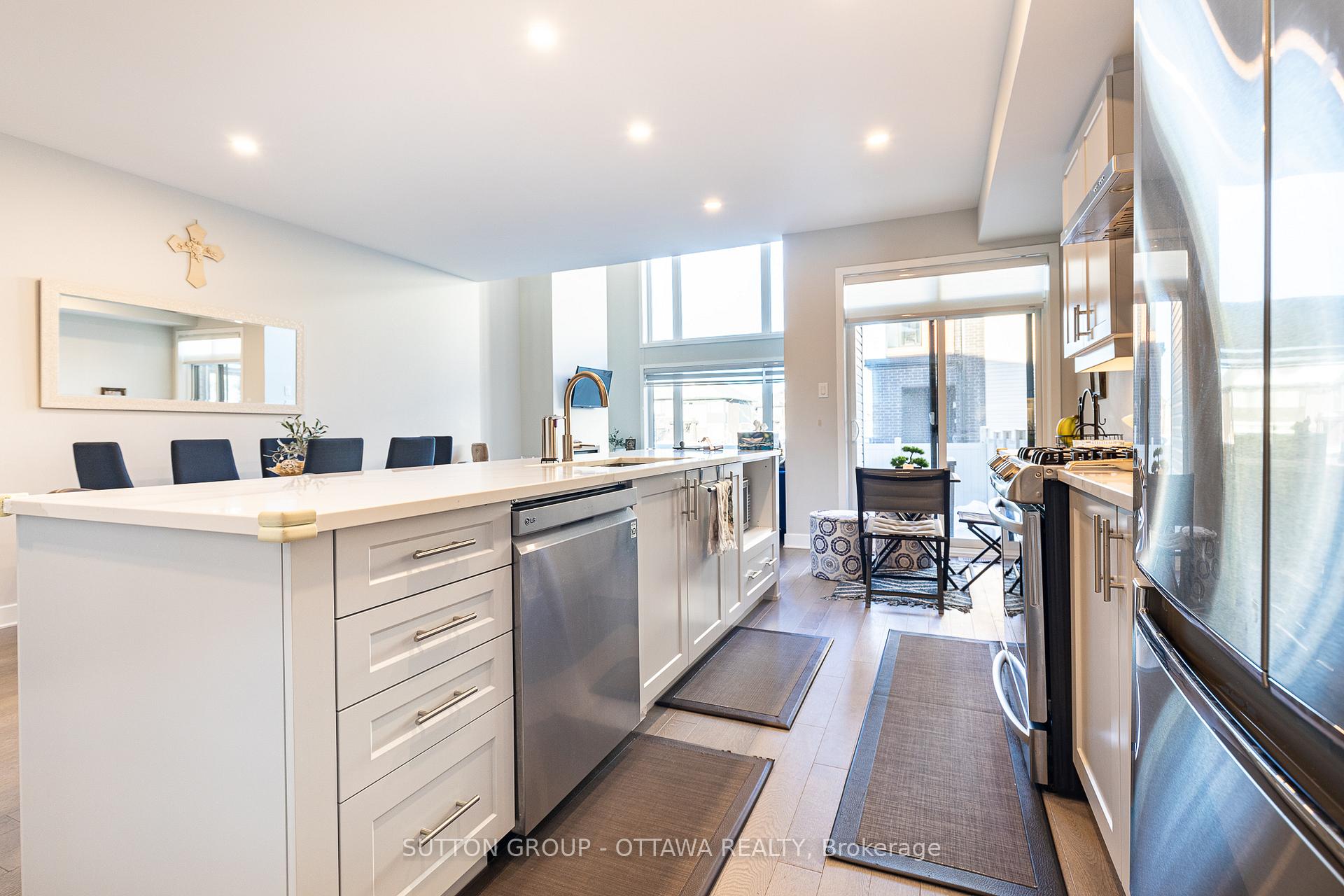 Photo 12 of 214 Big Dipper Street, Ottawa, Riverside South/Gloucester Glen — HOMEH