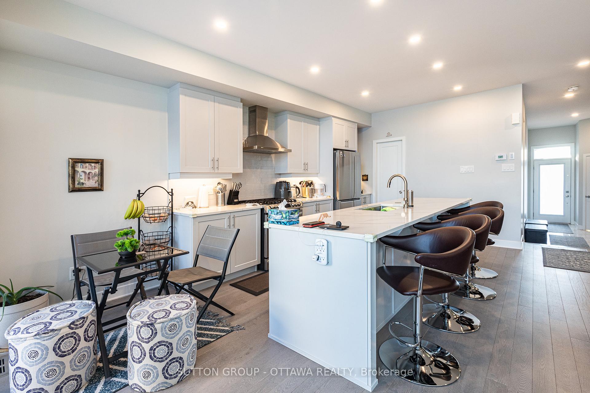 Photo 19 of 214 Big Dipper Street, Ottawa, Riverside South/Gloucester Glen — HOMEH