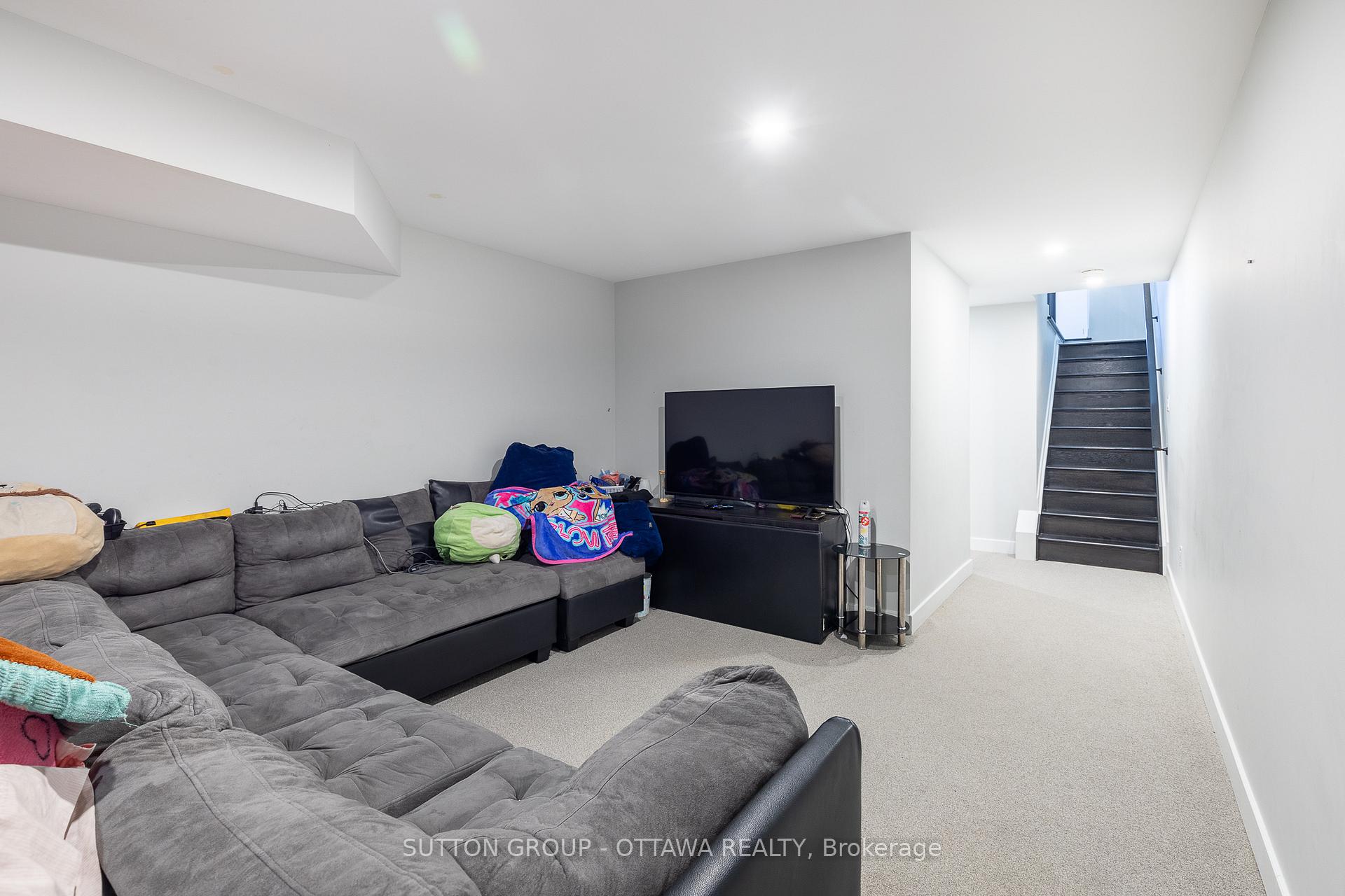 Photo 39 of 214 Big Dipper Street, Ottawa, Riverside South/Gloucester Glen — HOMEH