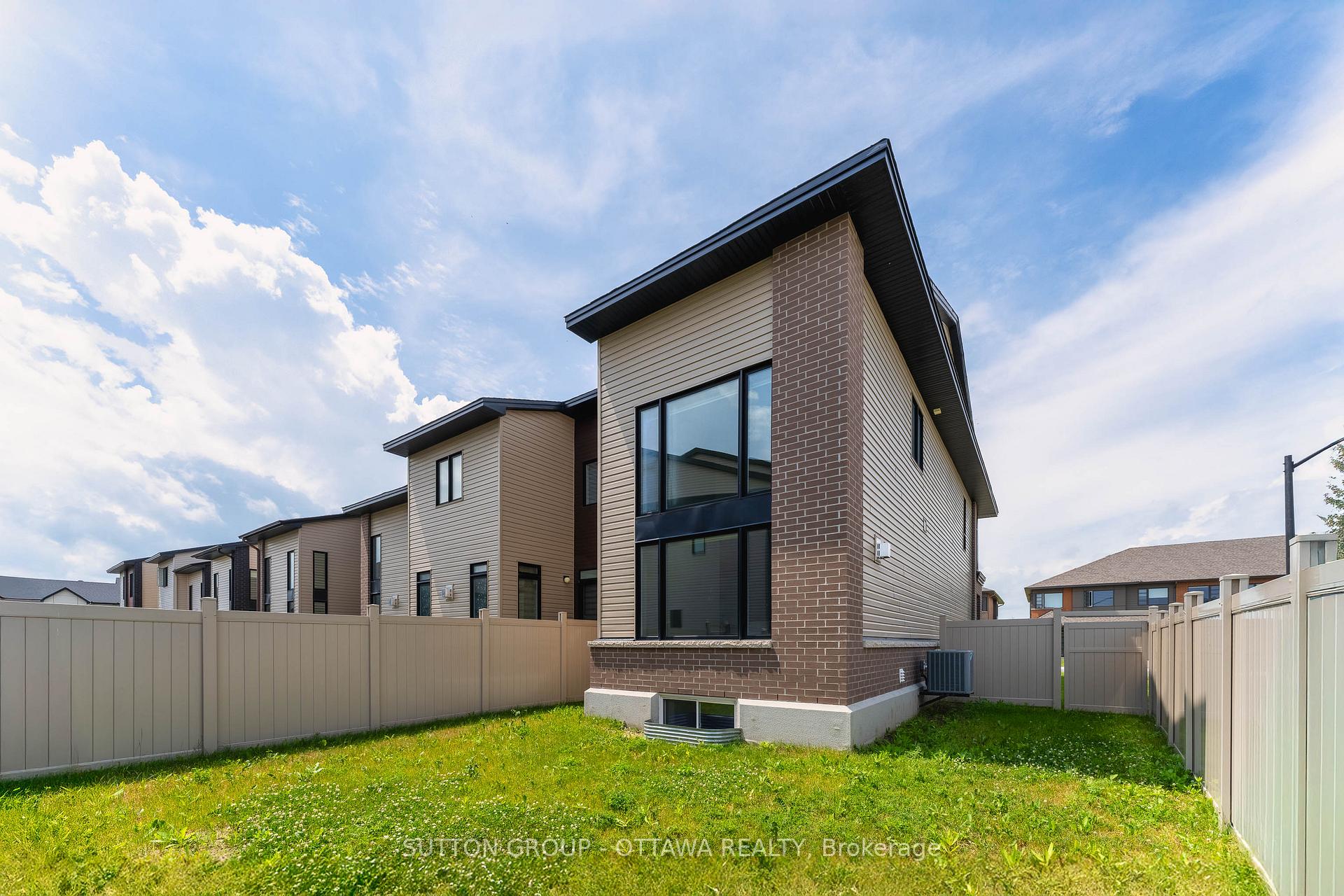 Photo 42 of 214 Big Dipper Street, Ottawa, Riverside South/Gloucester Glen — HOMEH