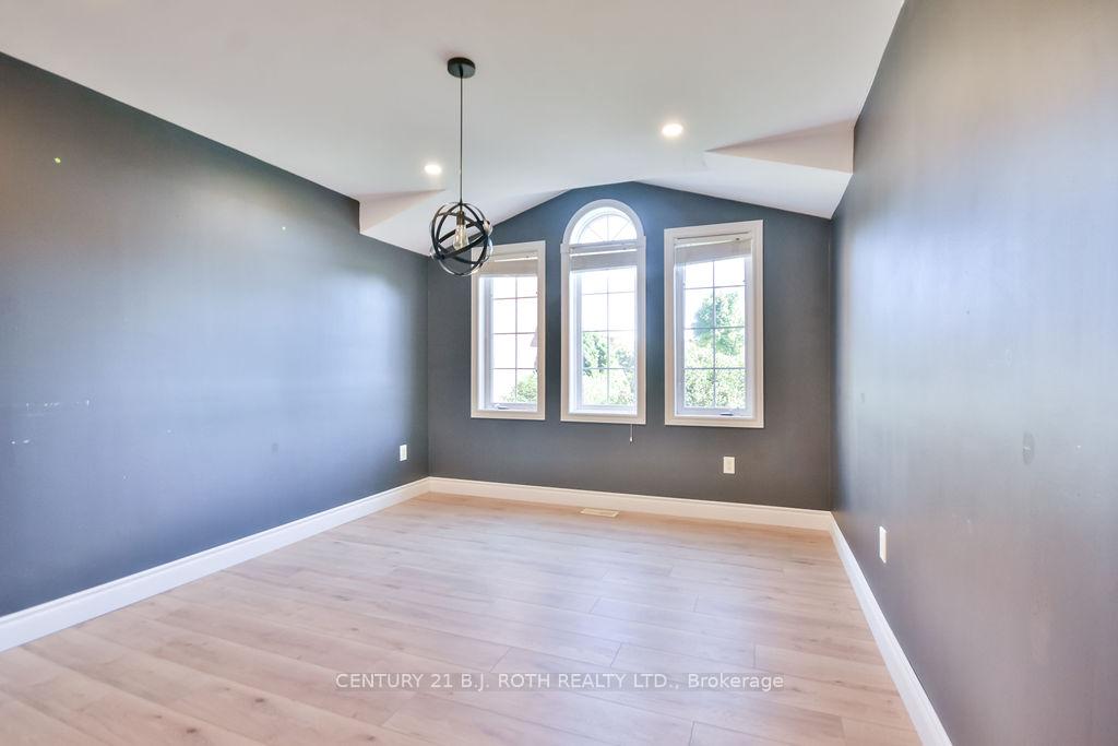 Photo 15 of 63 White Elm Road, Barrie, Holly — HOMEH