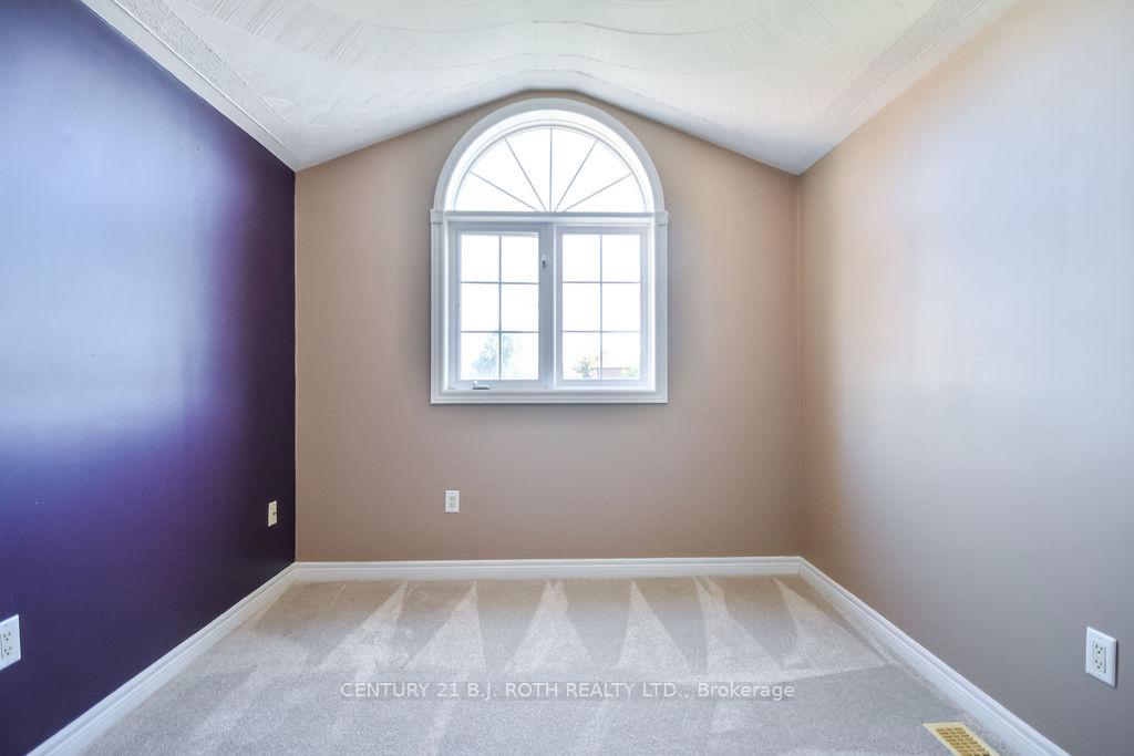 Photo 27 of 63 White Elm Road, Barrie, Holly — HOMEH