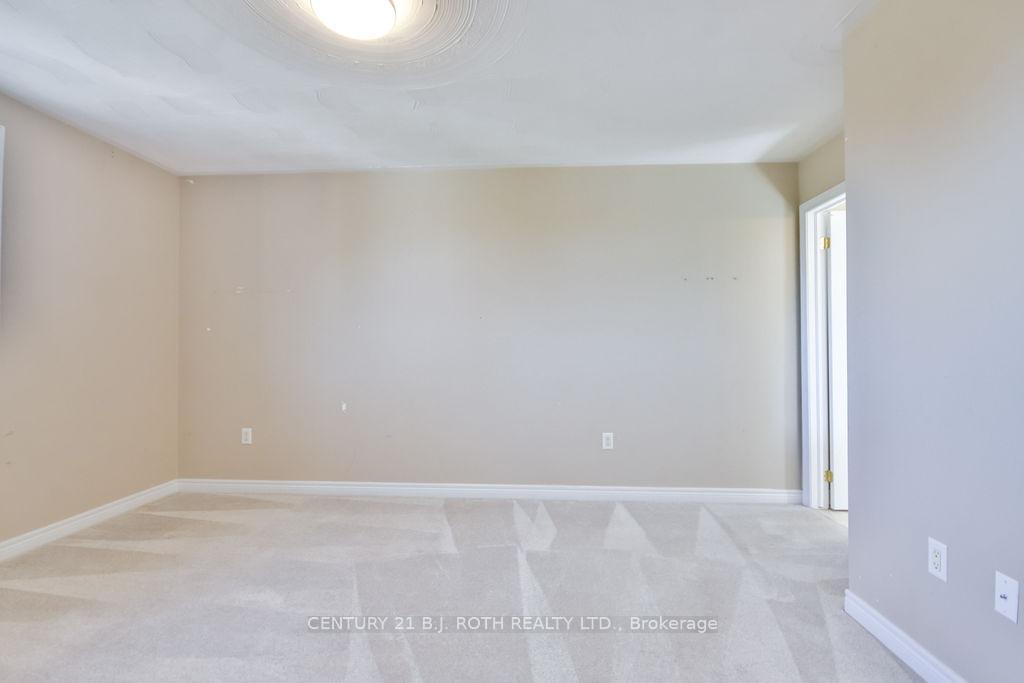 Photo 28 of 63 White Elm Road, Barrie, Holly — HOMEH