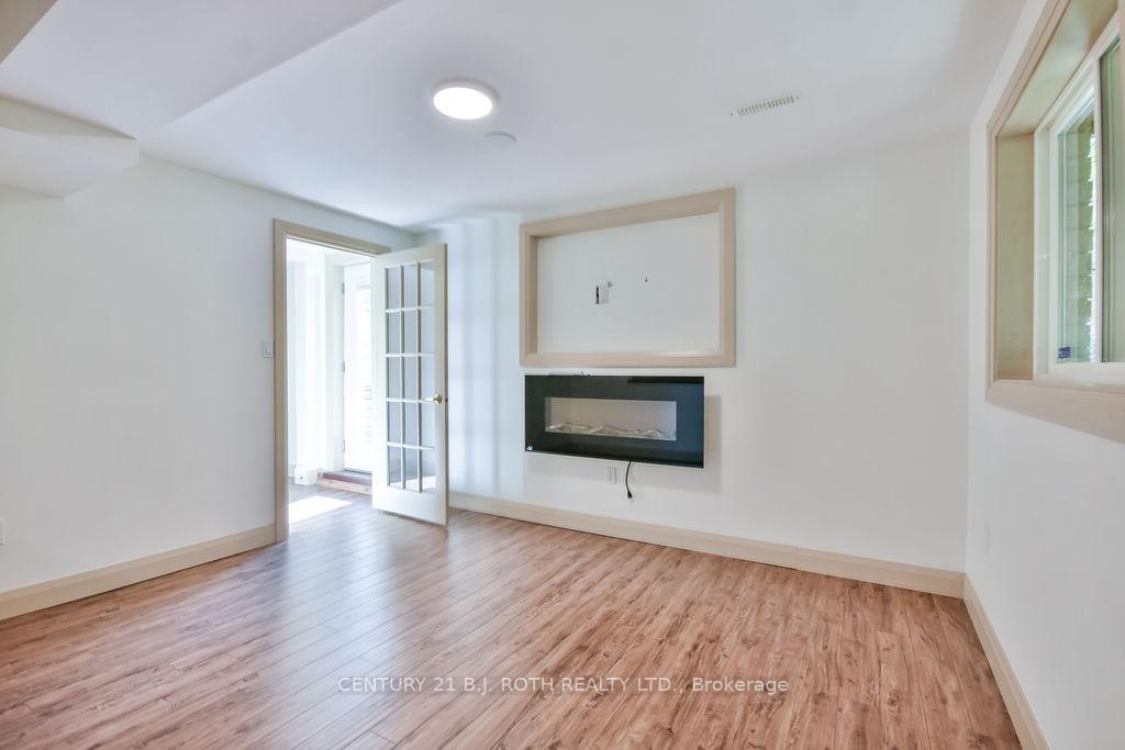 Photo 35 of 63 White Elm Road, Barrie, Holly — HOMEH