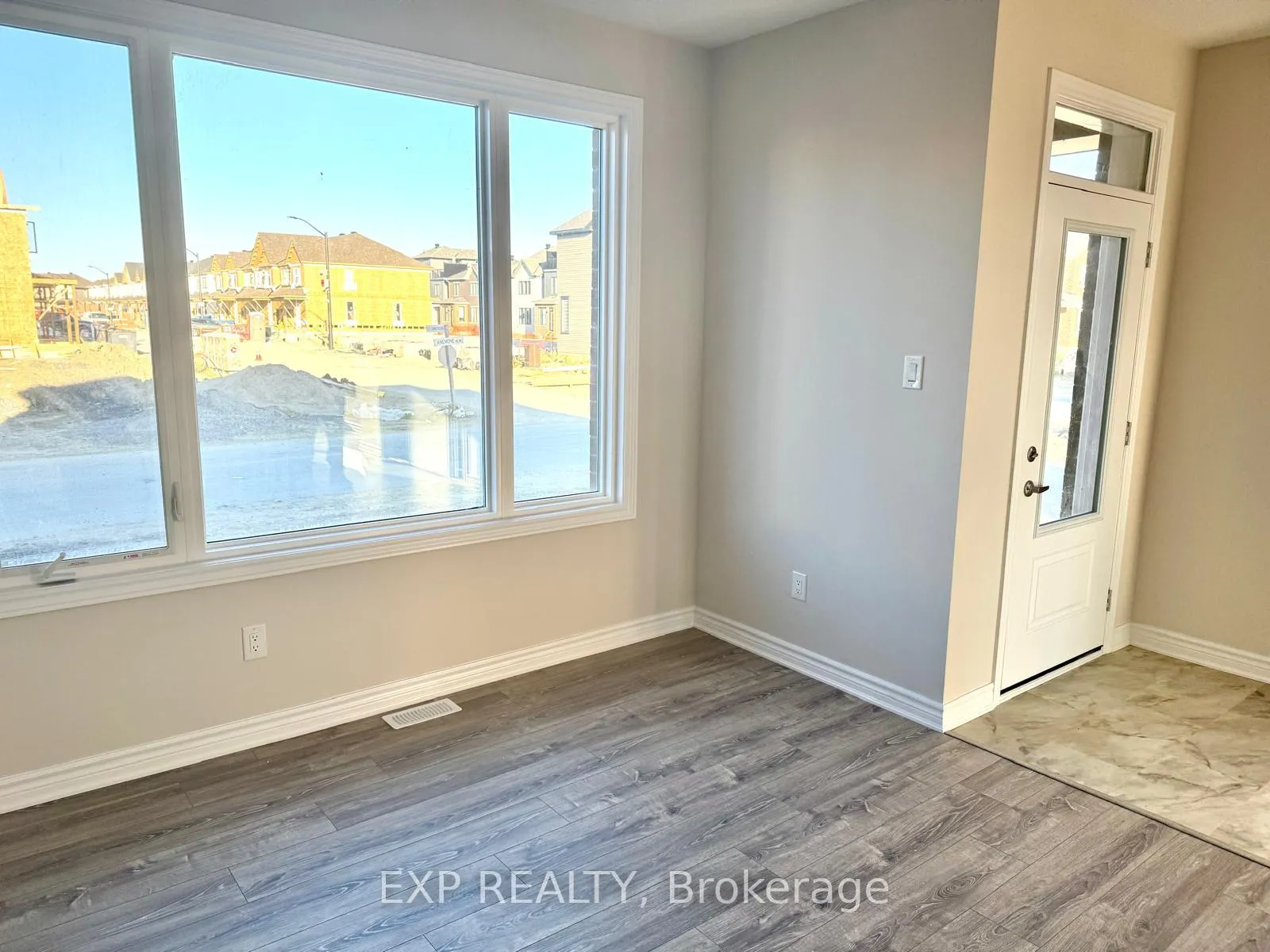 Photo 3 of 805 Anemone Mews, Ottawa, Barrhaven - Heritage Park — HOMEH