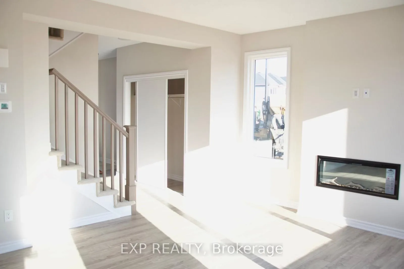Photo 5 of 805 Anemone Mews, Ottawa, Barrhaven - Heritage Park — HOMEH