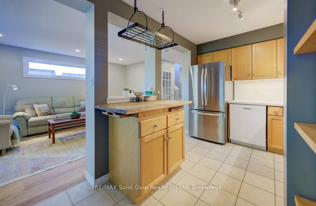Photo 10 of 644 Butternut Avenue, Waterloo — HOMEH