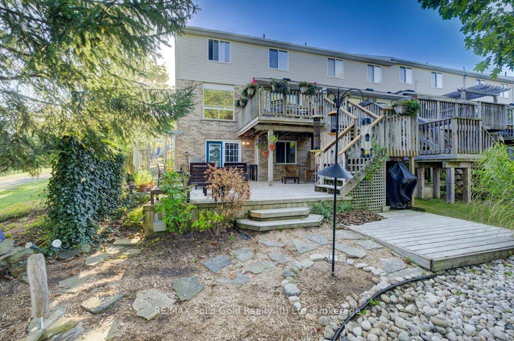Photo 35 of 644 Butternut Avenue, Waterloo — HOMEH