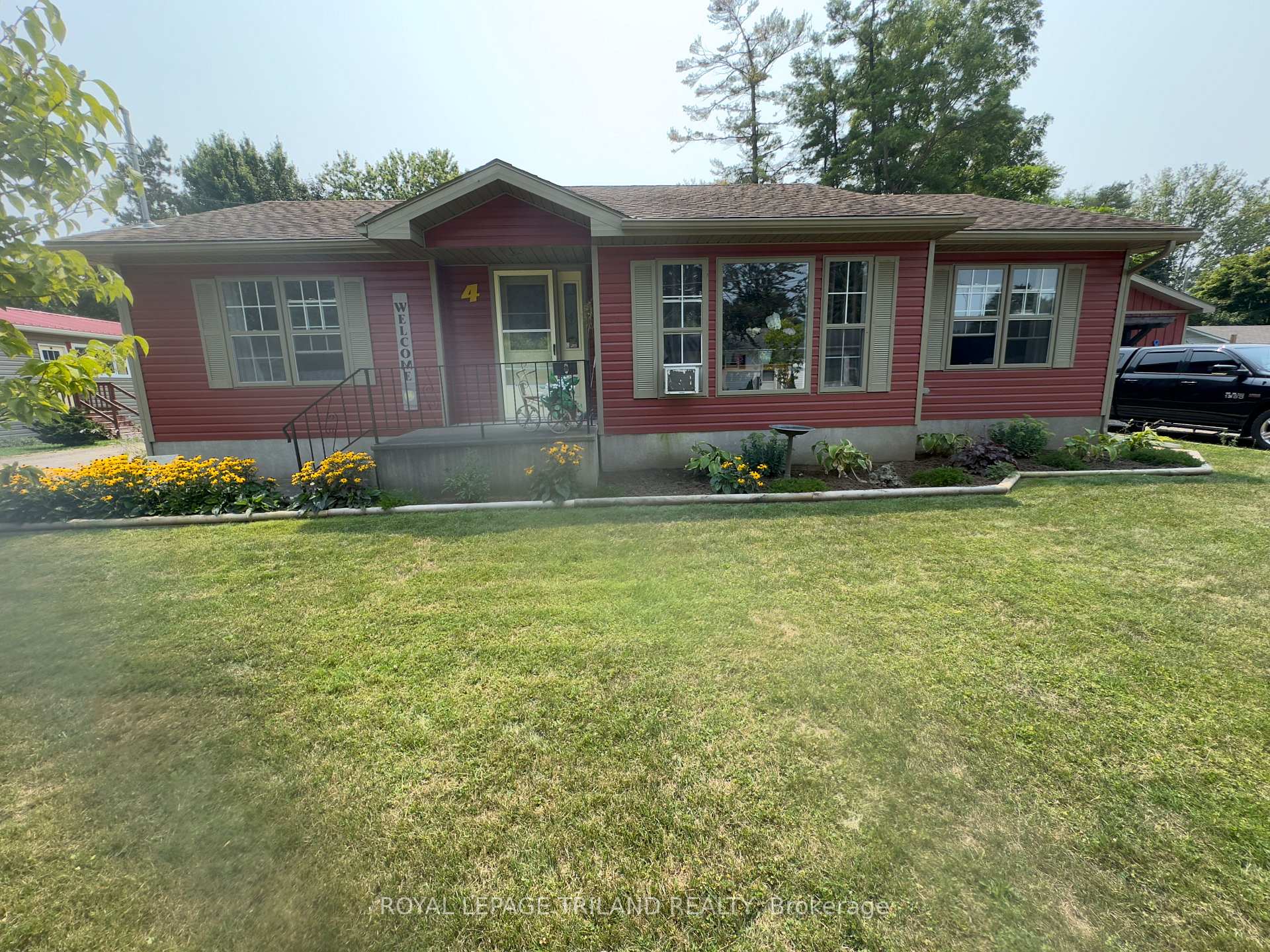 Front of 4 Grace Court