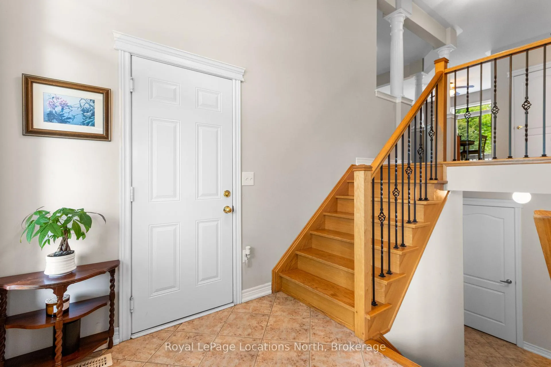 Photo 5 of 8 Broadpoint Street, Wasaga Beach — HOMEH