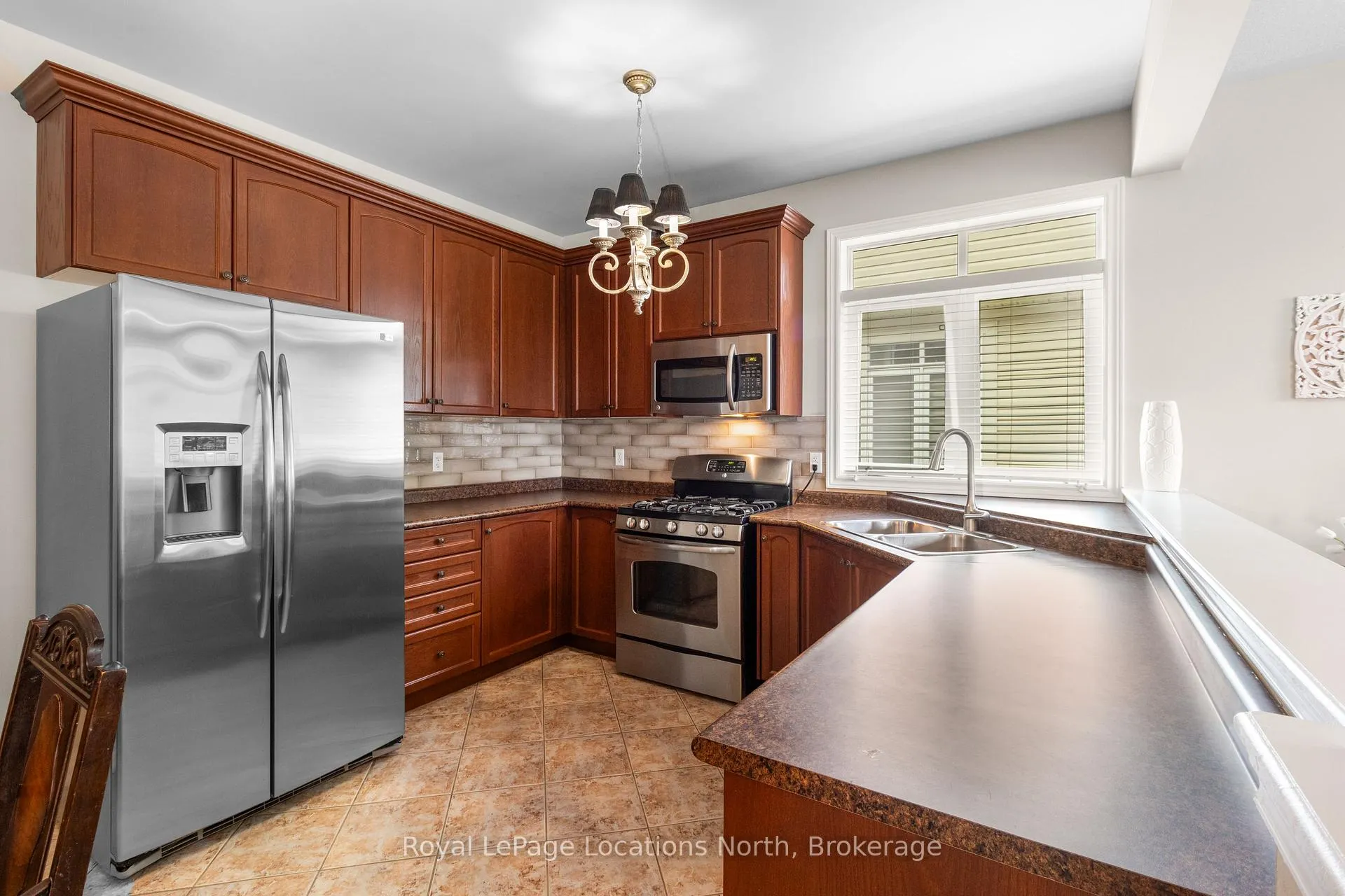 Photo 10 of 8 Broadpoint Street, Wasaga Beach — HOMEH