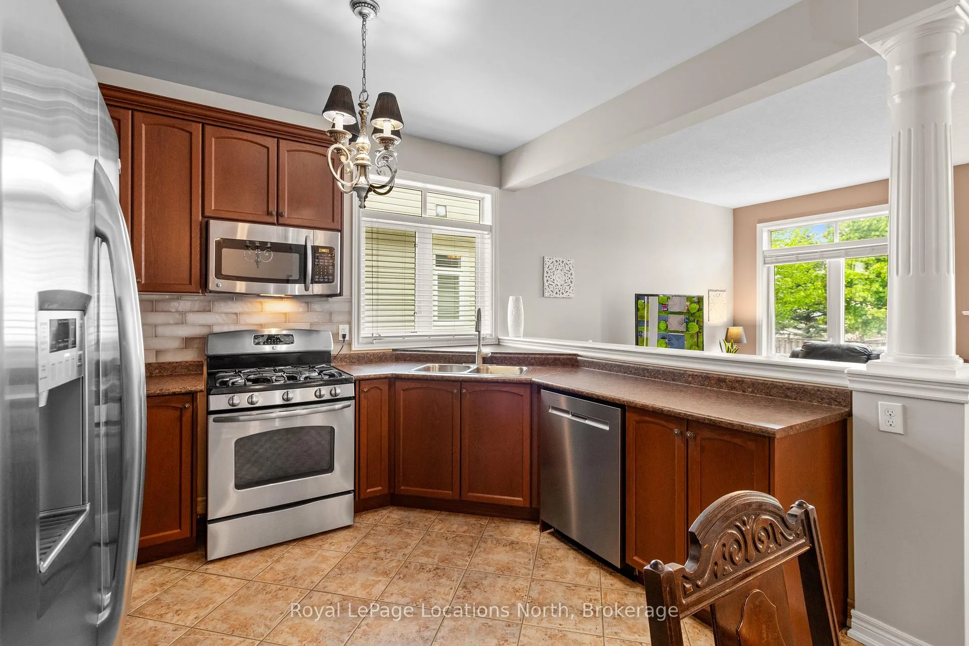 Photo 11 of 8 Broadpoint Street, Wasaga Beach — HOMEH