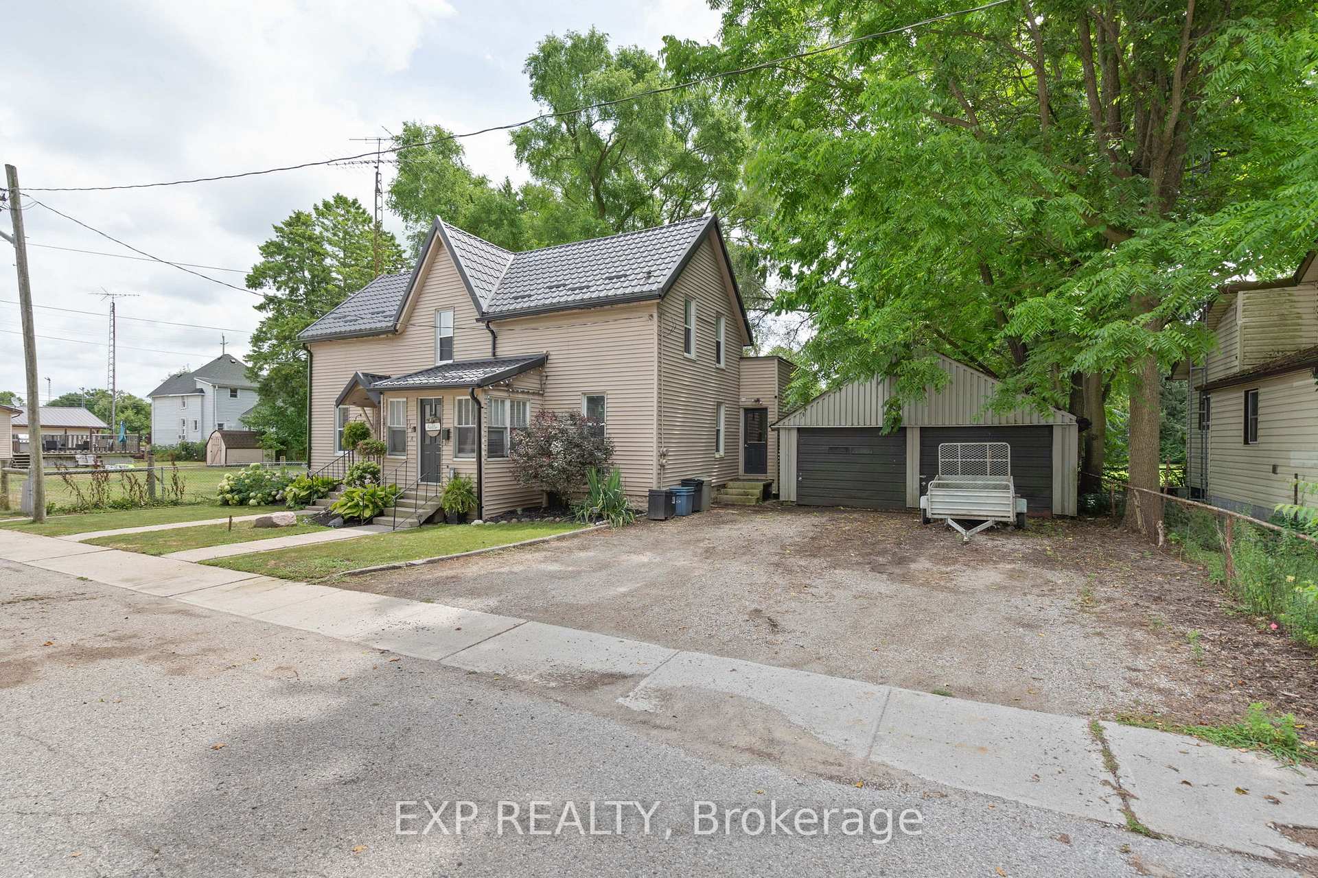 Photo 4 of 166 Mehring Avenue, West Elgin, West Lorne — HOMEH