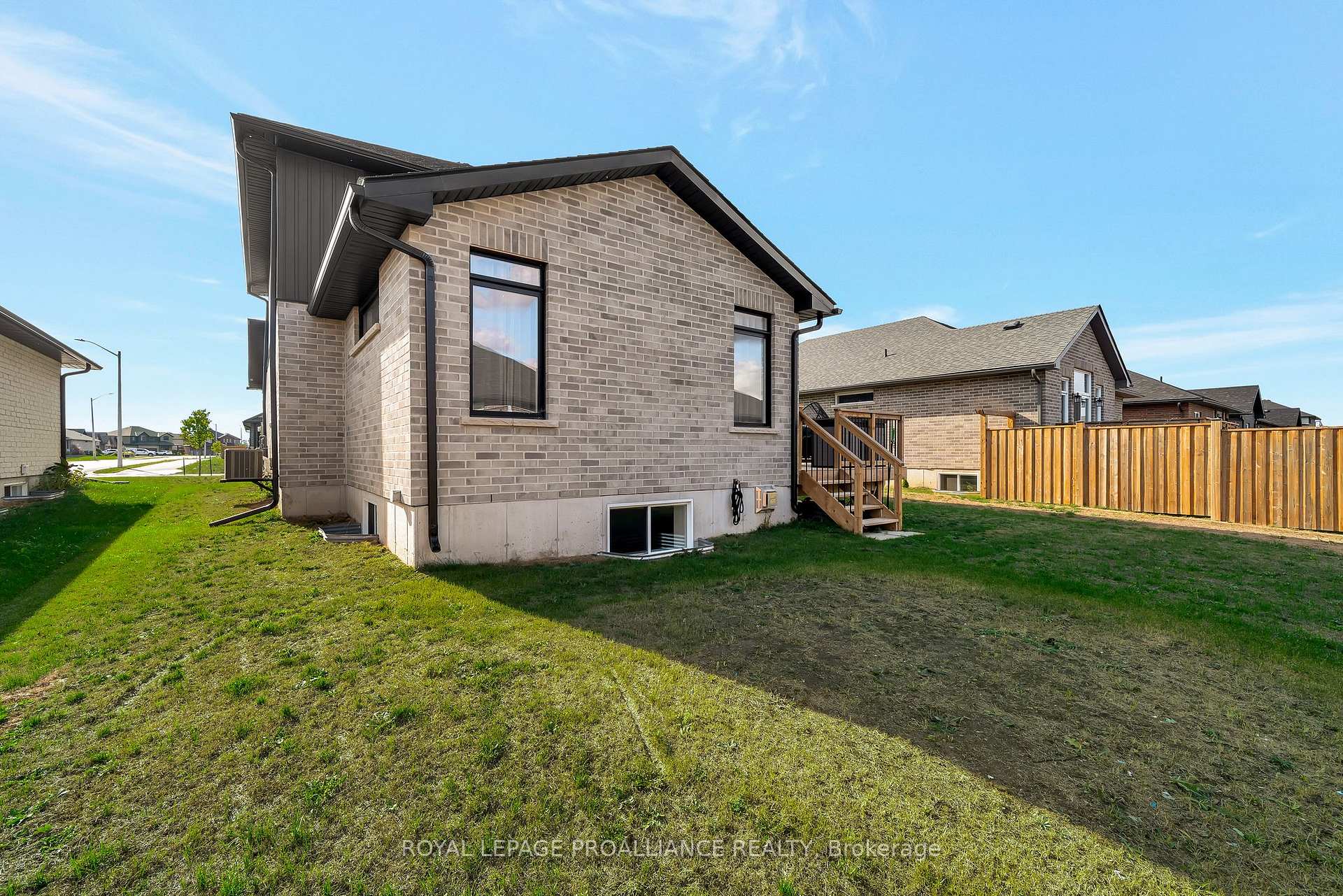 Photo 44 of 18 Raycroft Drive, Belleville, Thurlow Ward — HOMEH