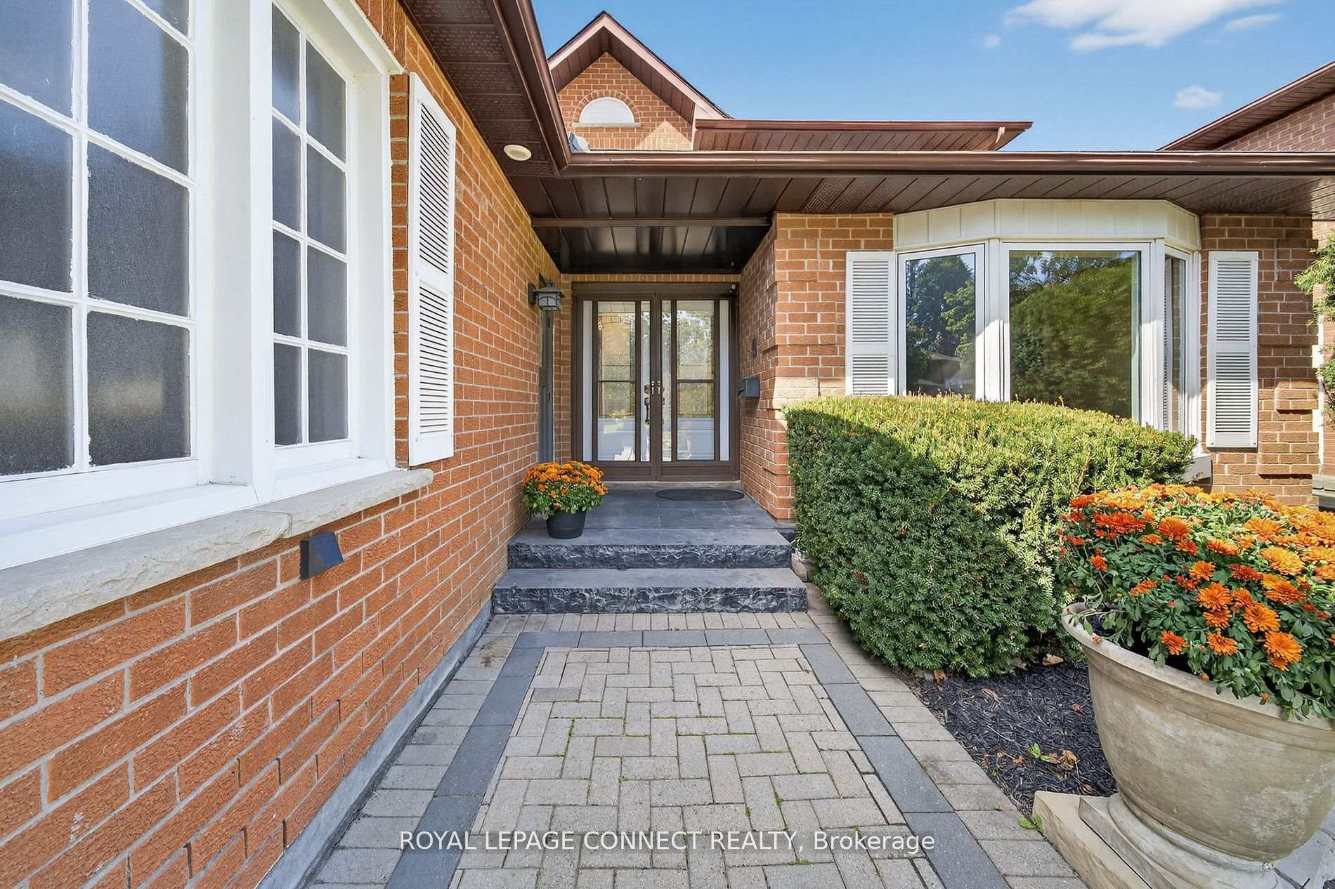 Photo 2 of 90 Golf Links Drive, Aurora, Aurora Highlands — HOMEH