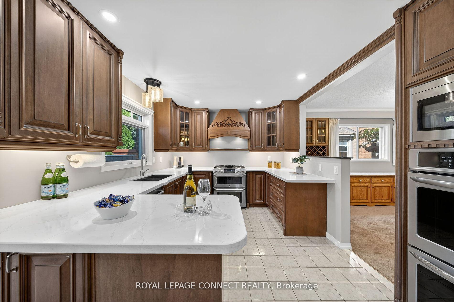 Photo 8 of 90 Golf Links Drive, Aurora, Aurora Highlands — HOMEH