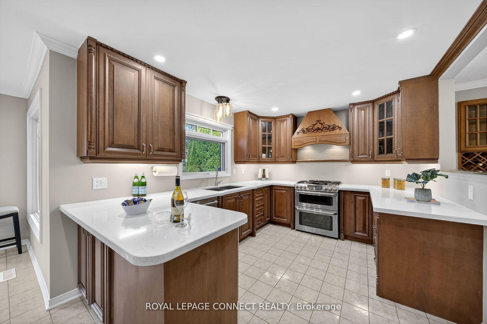 Photo 10 of 90 Golf Links Drive, Aurora, Aurora Highlands — HOMEH