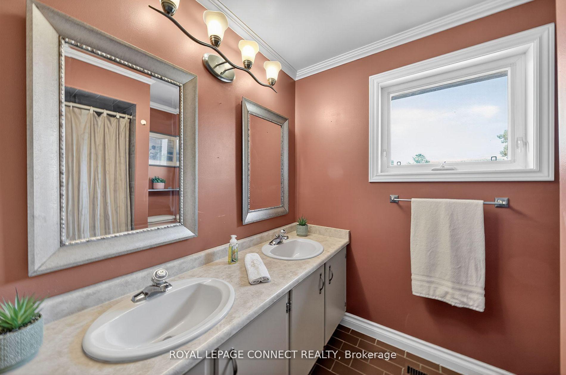 Photo 23 of 90 Golf Links Drive, Aurora, Aurora Highlands — HOMEH