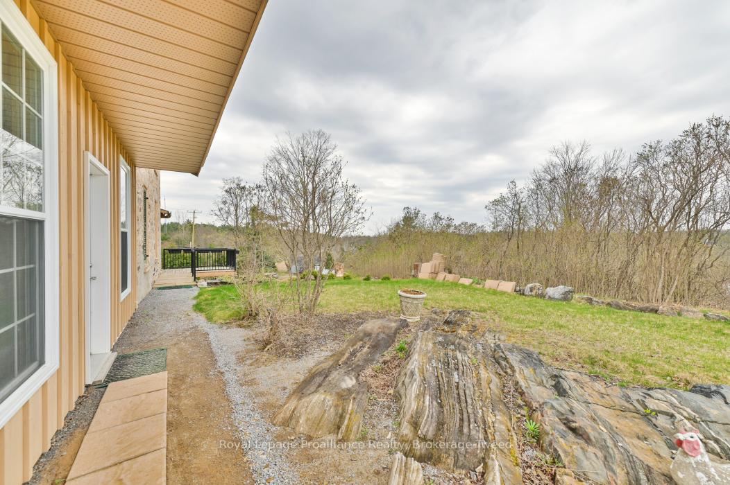 Photo 4 of 8541 Highway 37, Tweed, Elzevir (Twp) — HOMEH