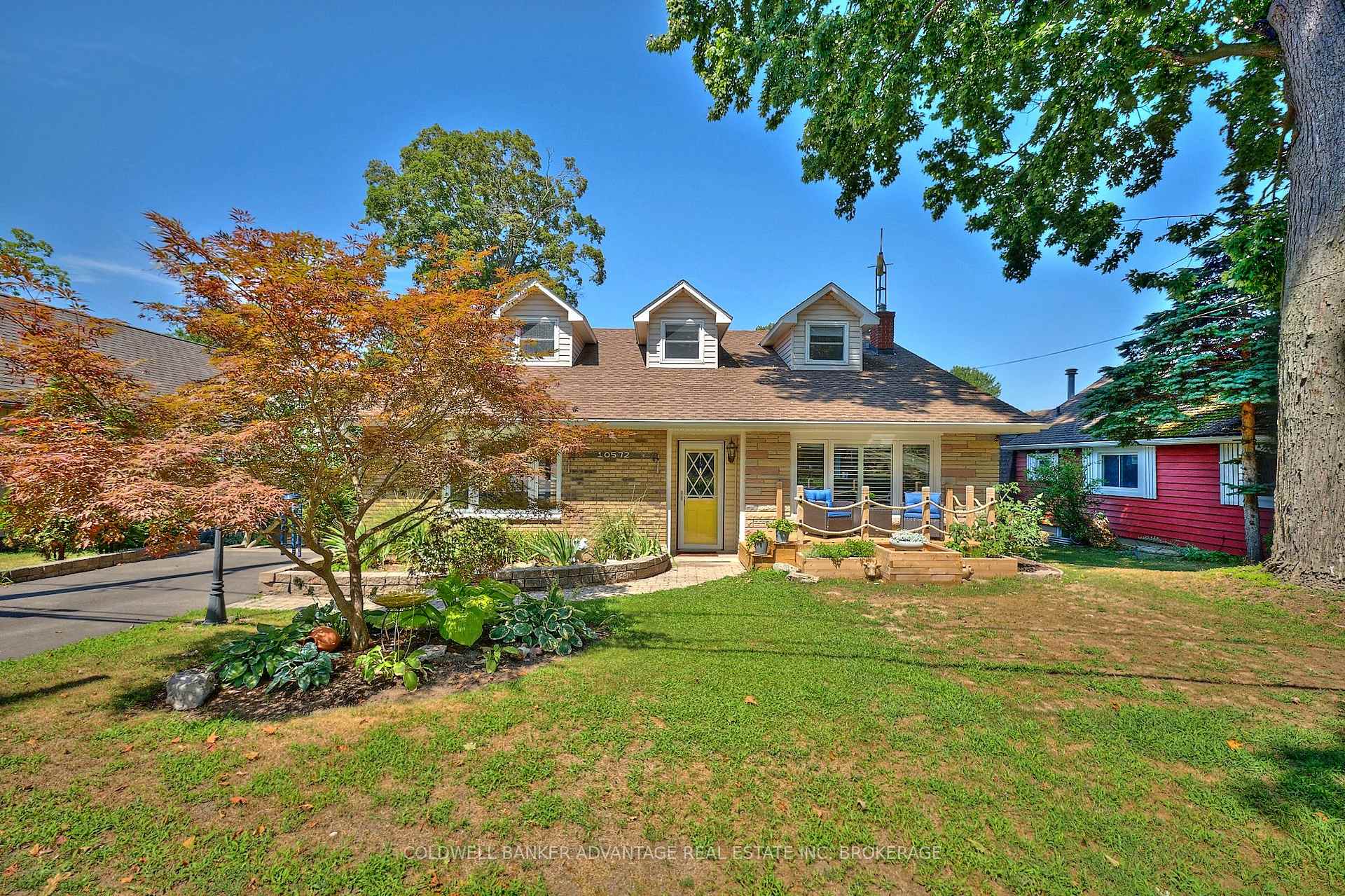 Front of 10572 Lakeshore Road