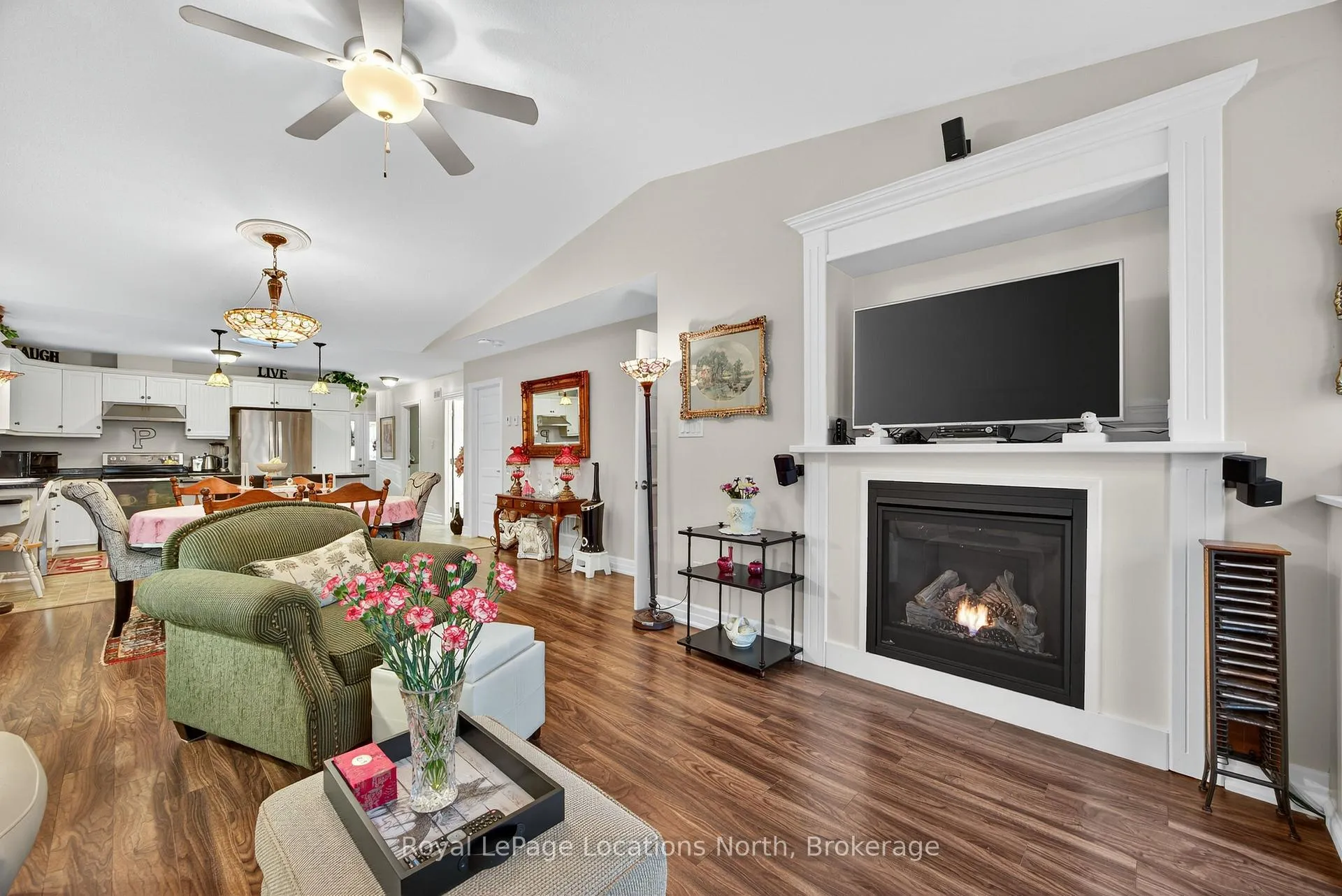 Photo 3 of 19 Chestnut Lane, Wasaga Beach — HOMEH