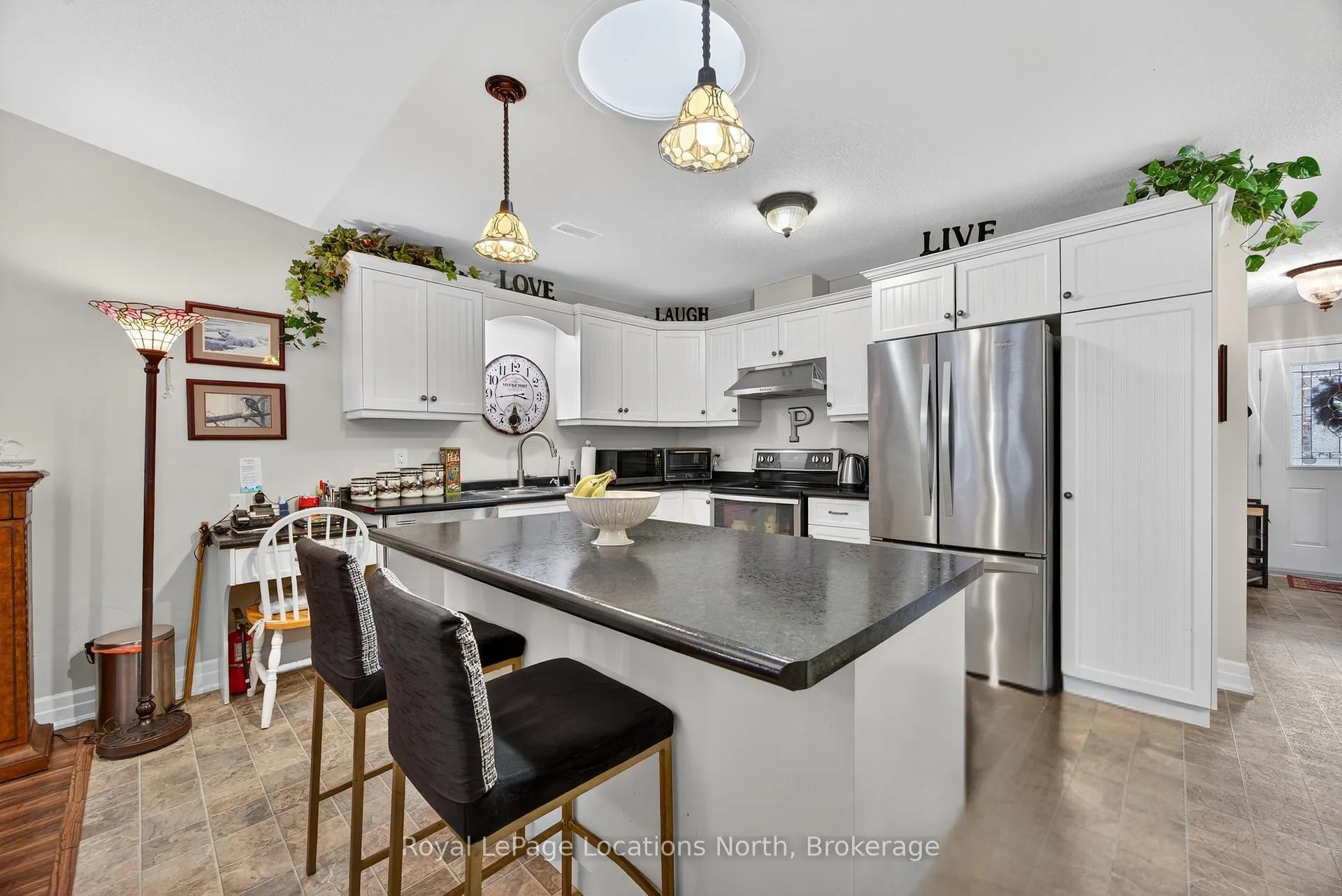 Photo 4 of 19 Chestnut Lane, Wasaga Beach — HOMEH