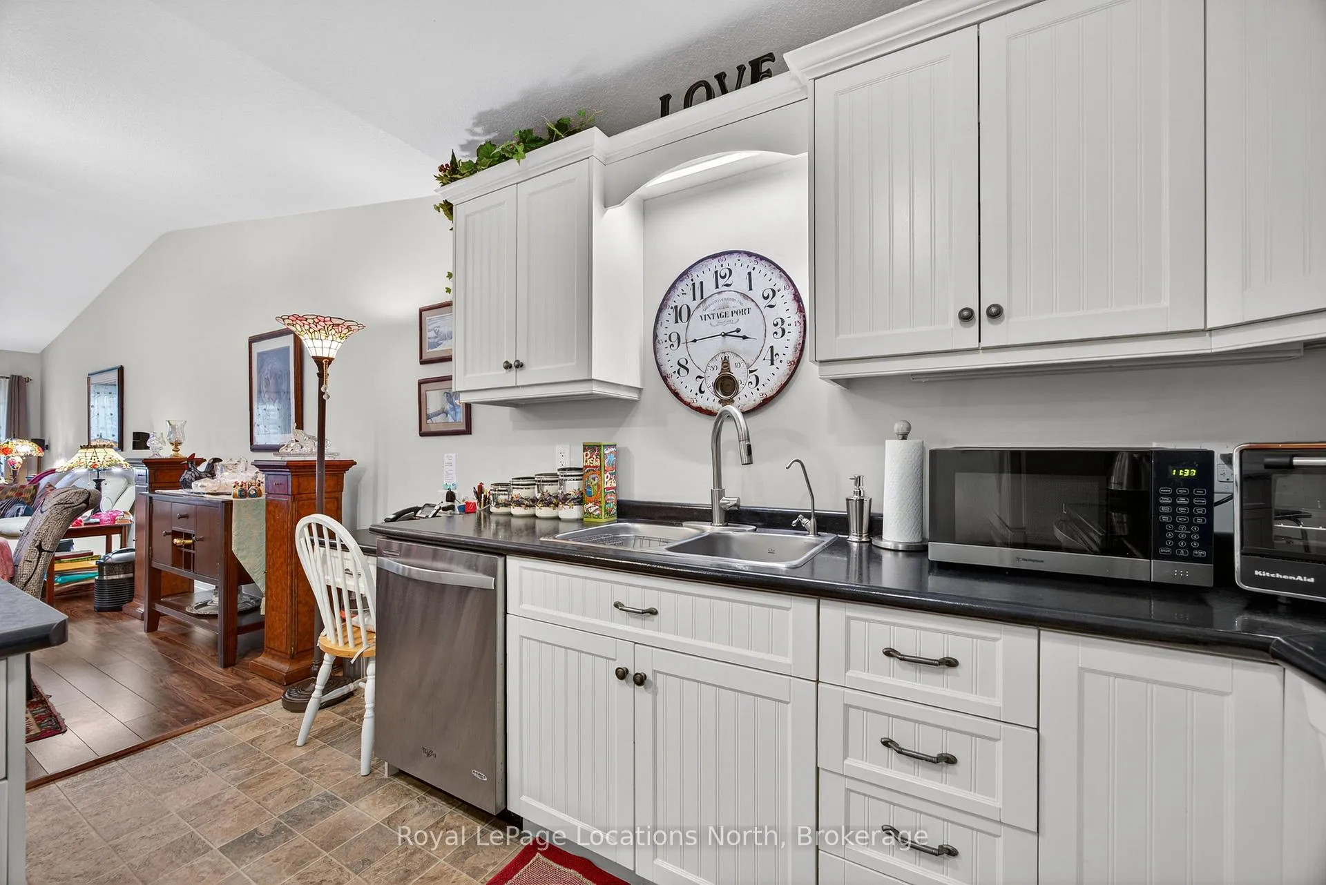 Photo 11 of 19 Chestnut Lane, Wasaga Beach — HOMEH