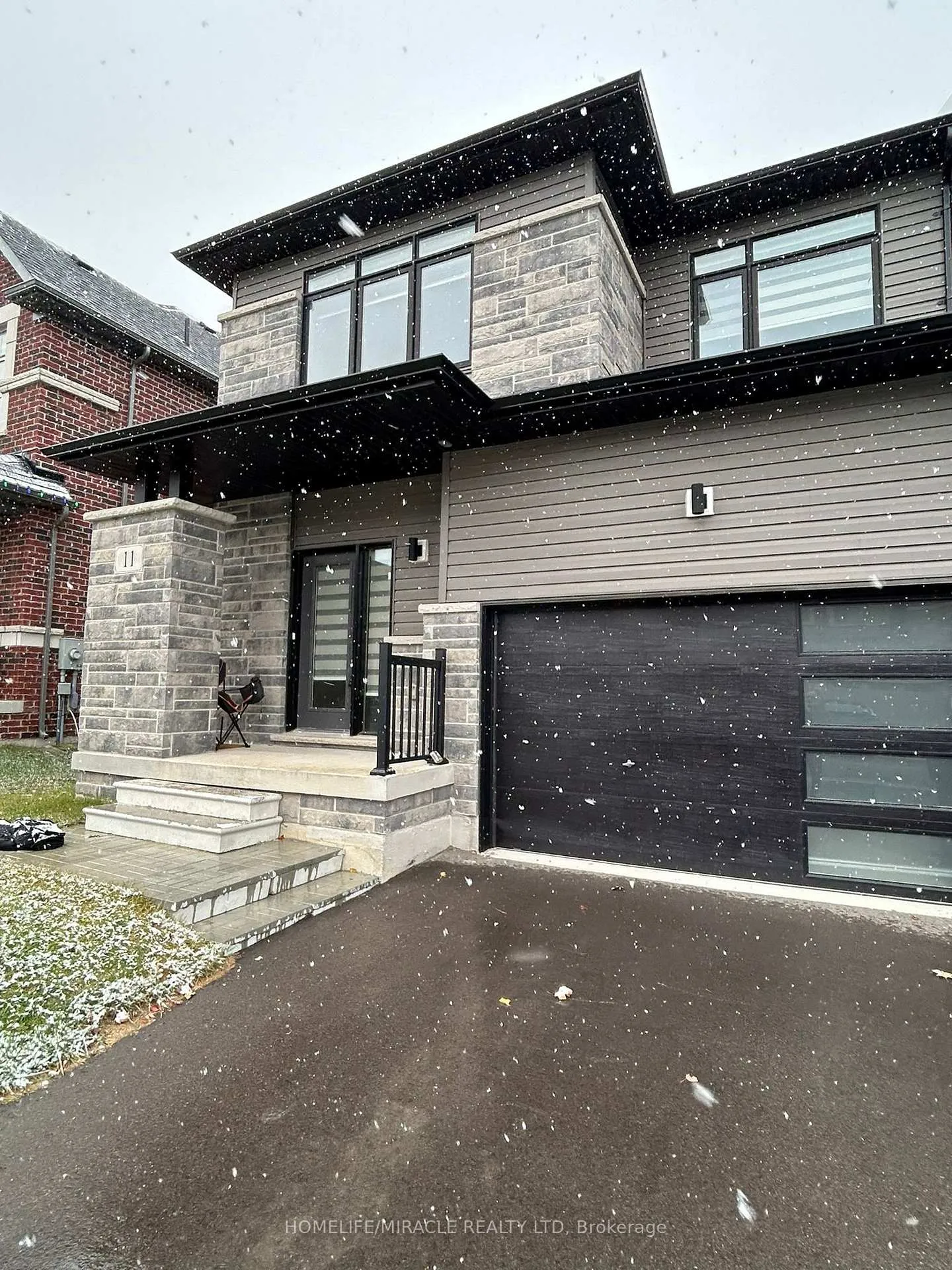 Front of 11 Federica Crescent W