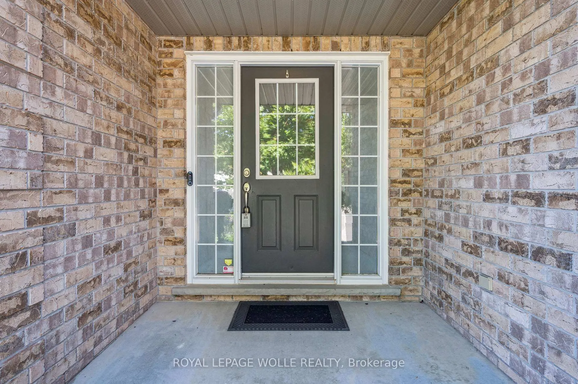 Photo 5 of 867 Creekside Drive, Waterloo — HOMEH