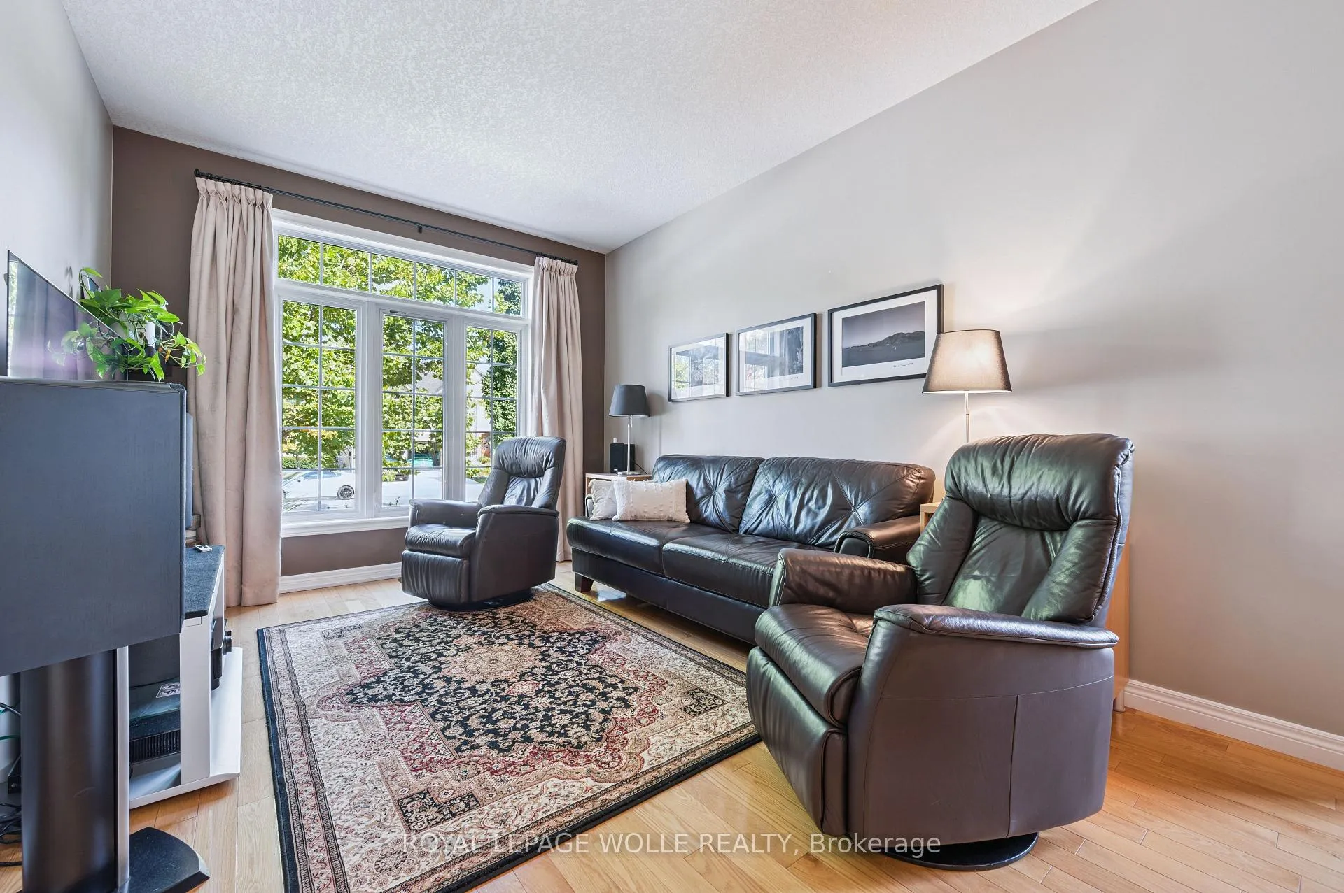 Photo 7 of 867 Creekside Drive, Waterloo — HOMEH