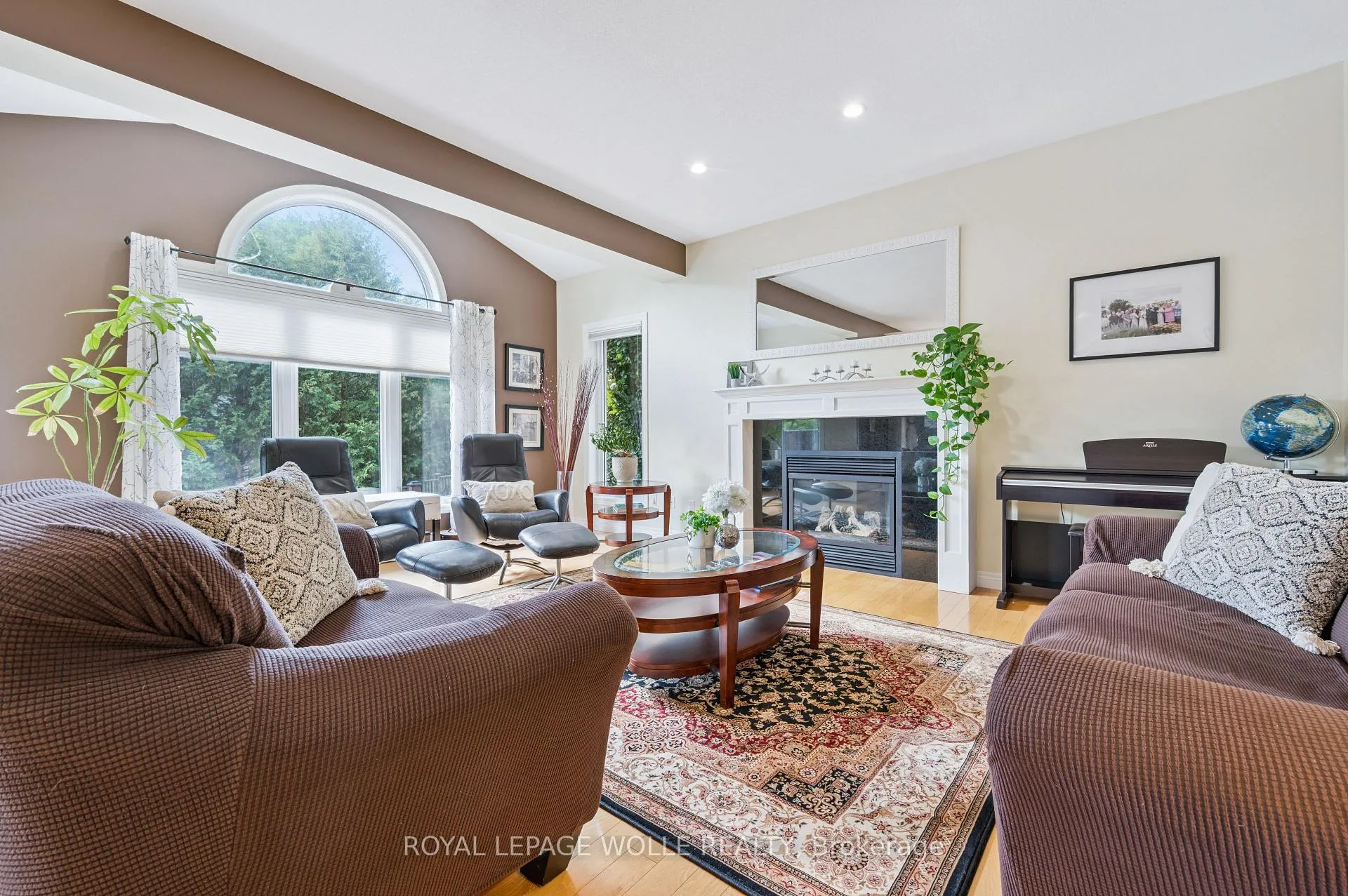 Photo 10 of 867 Creekside Drive, Waterloo — HOMEH
