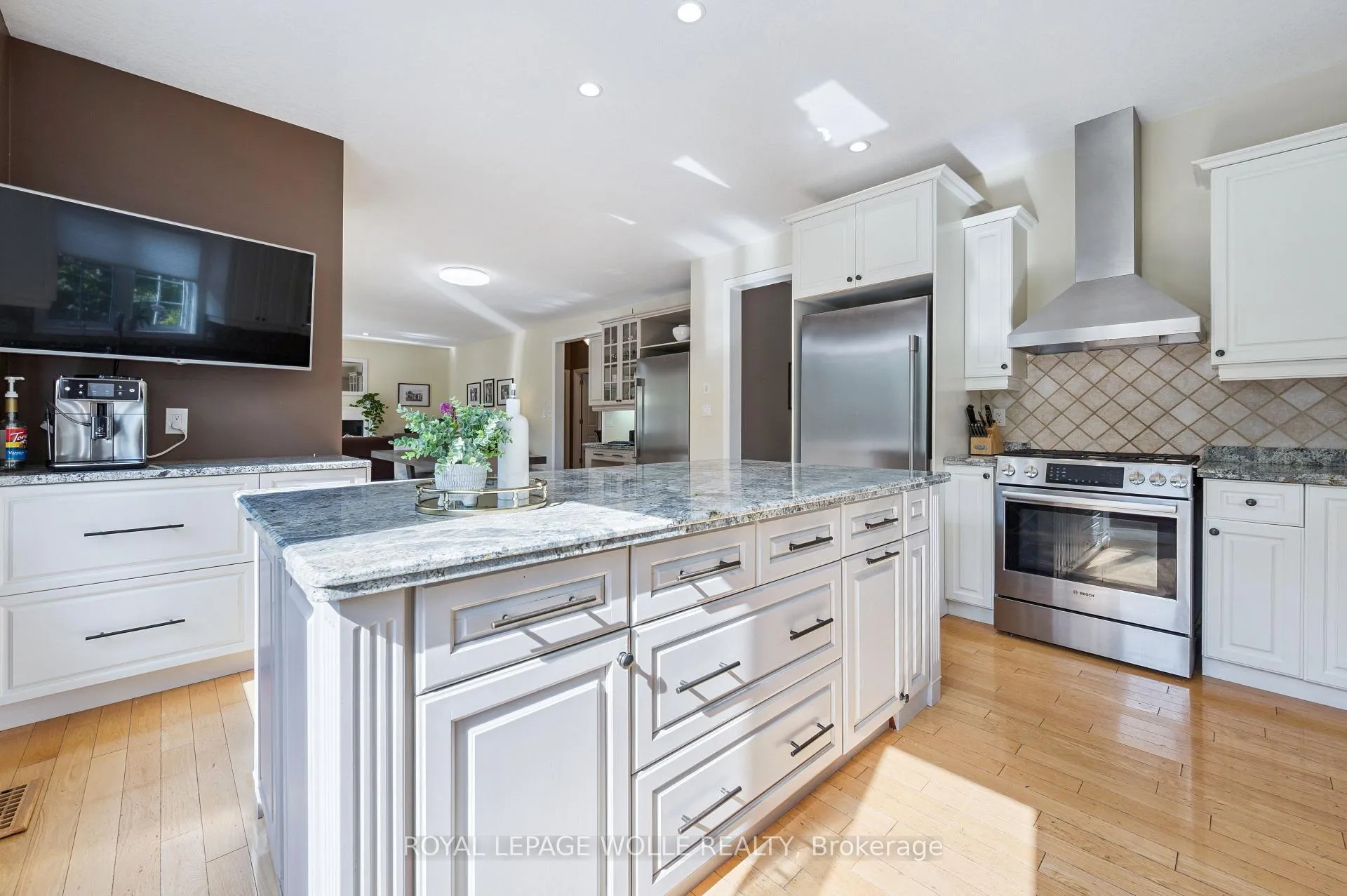 Photo 16 of 867 Creekside Drive, Waterloo — HOMEH