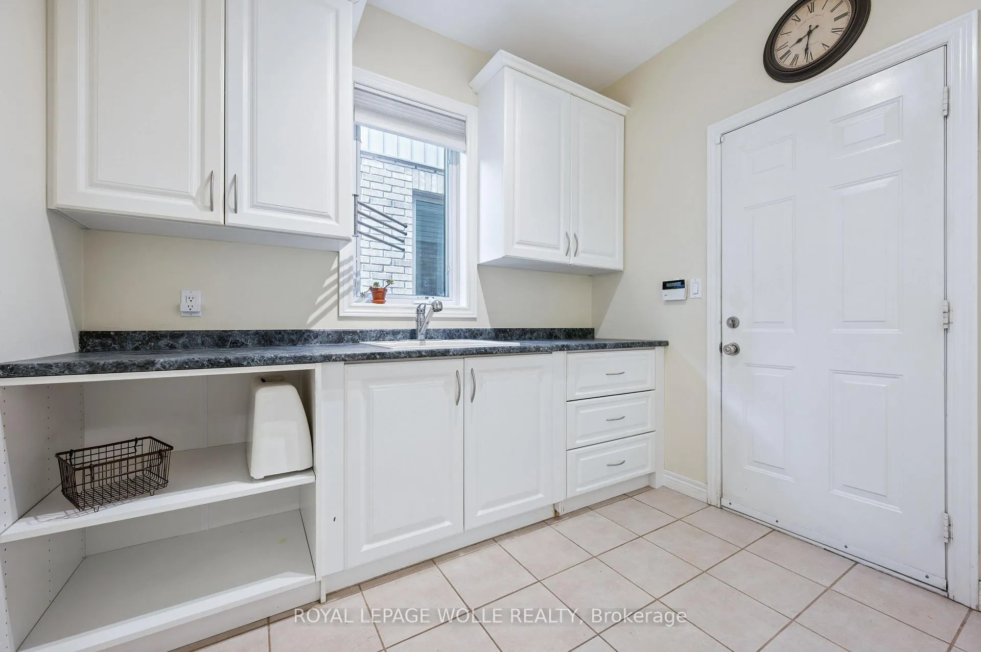 Photo 17 of 867 Creekside Drive, Waterloo — HOMEH