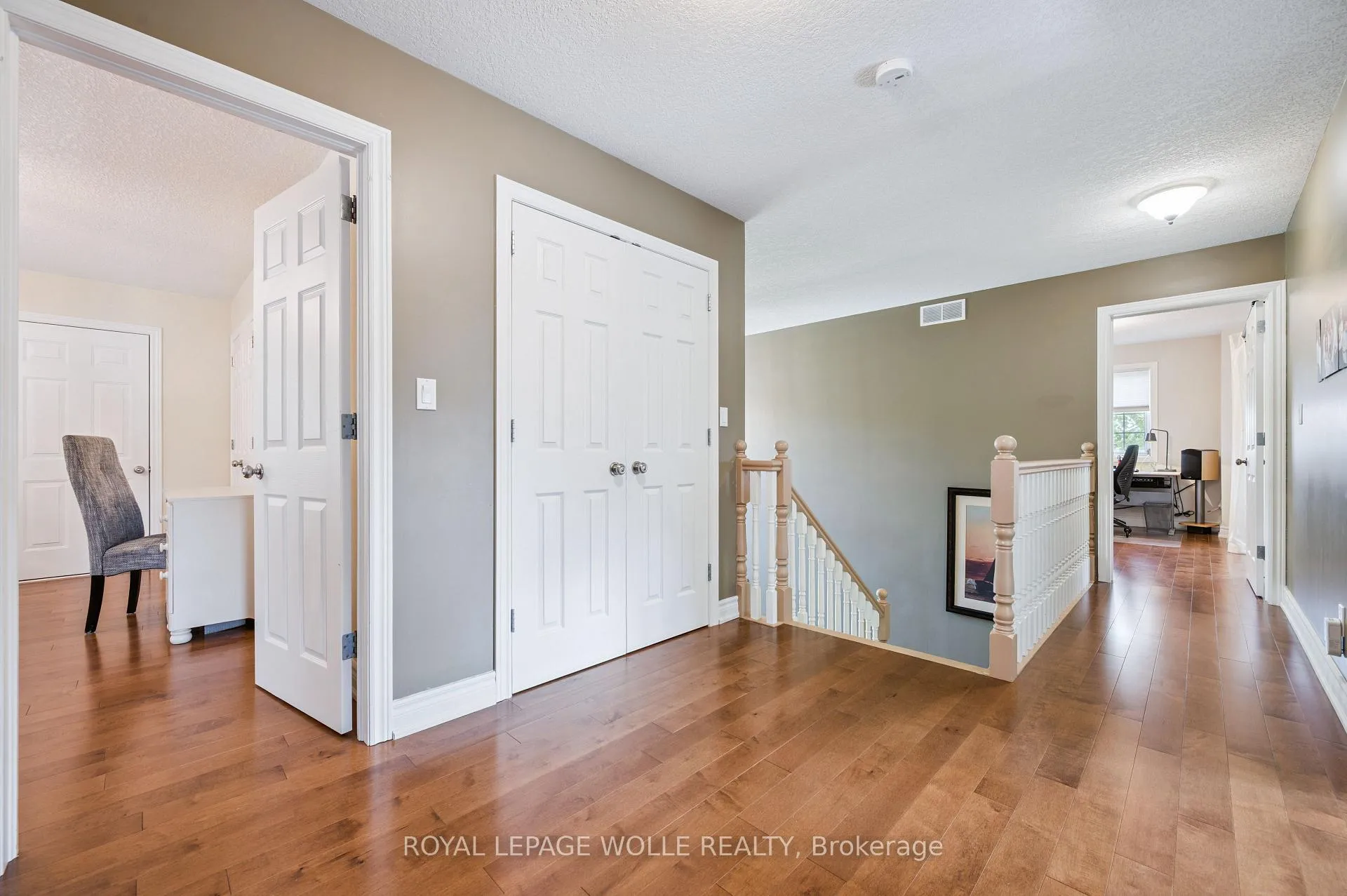 Photo 19 of 867 Creekside Drive, Waterloo — HOMEH