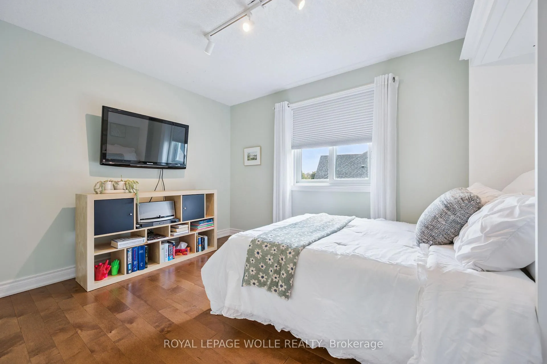 Photo 22 of 867 Creekside Drive, Waterloo — HOMEH