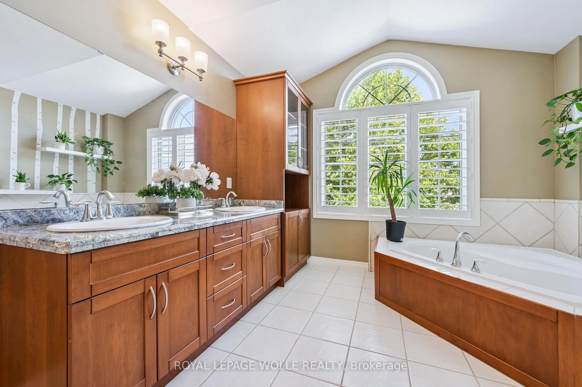 Photo 26 of 867 Creekside Drive, Waterloo — HOMEH