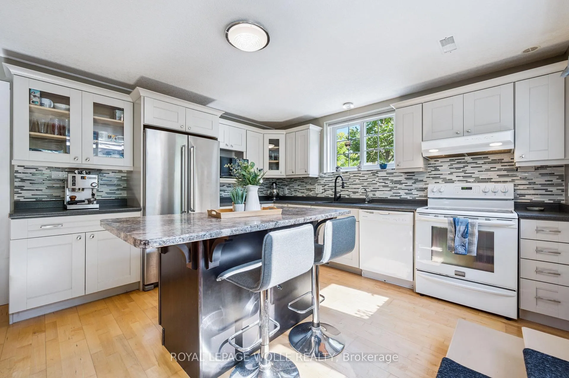 Photo 28 of 867 Creekside Drive, Waterloo — HOMEH