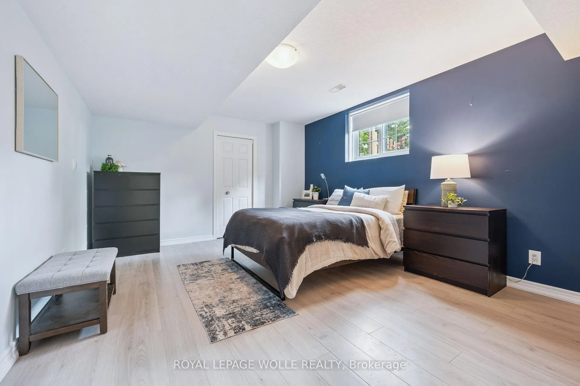 Photo 33 of 867 Creekside Drive, Waterloo — HOMEH