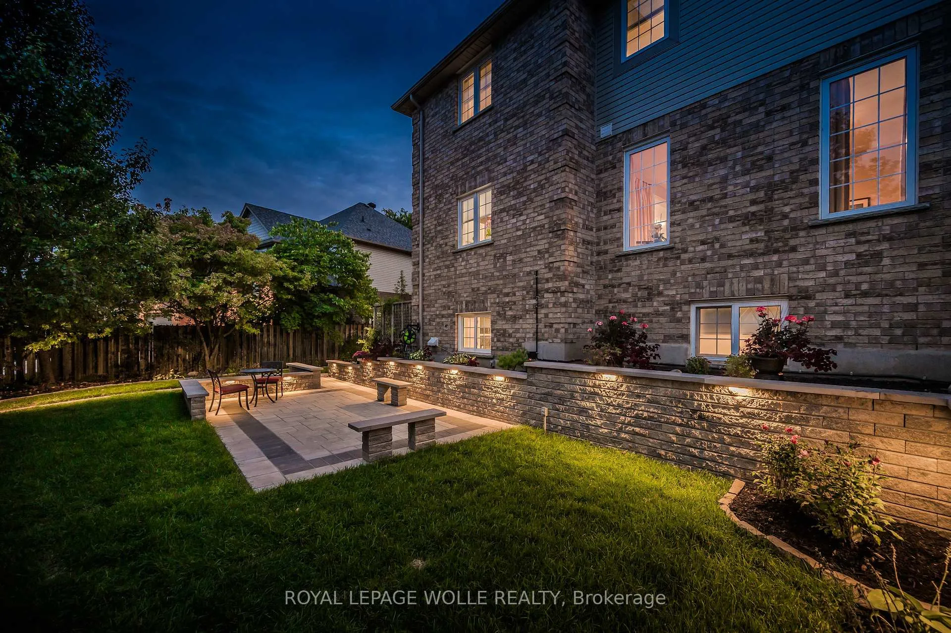 Photo 37 of 867 Creekside Drive, Waterloo — HOMEH