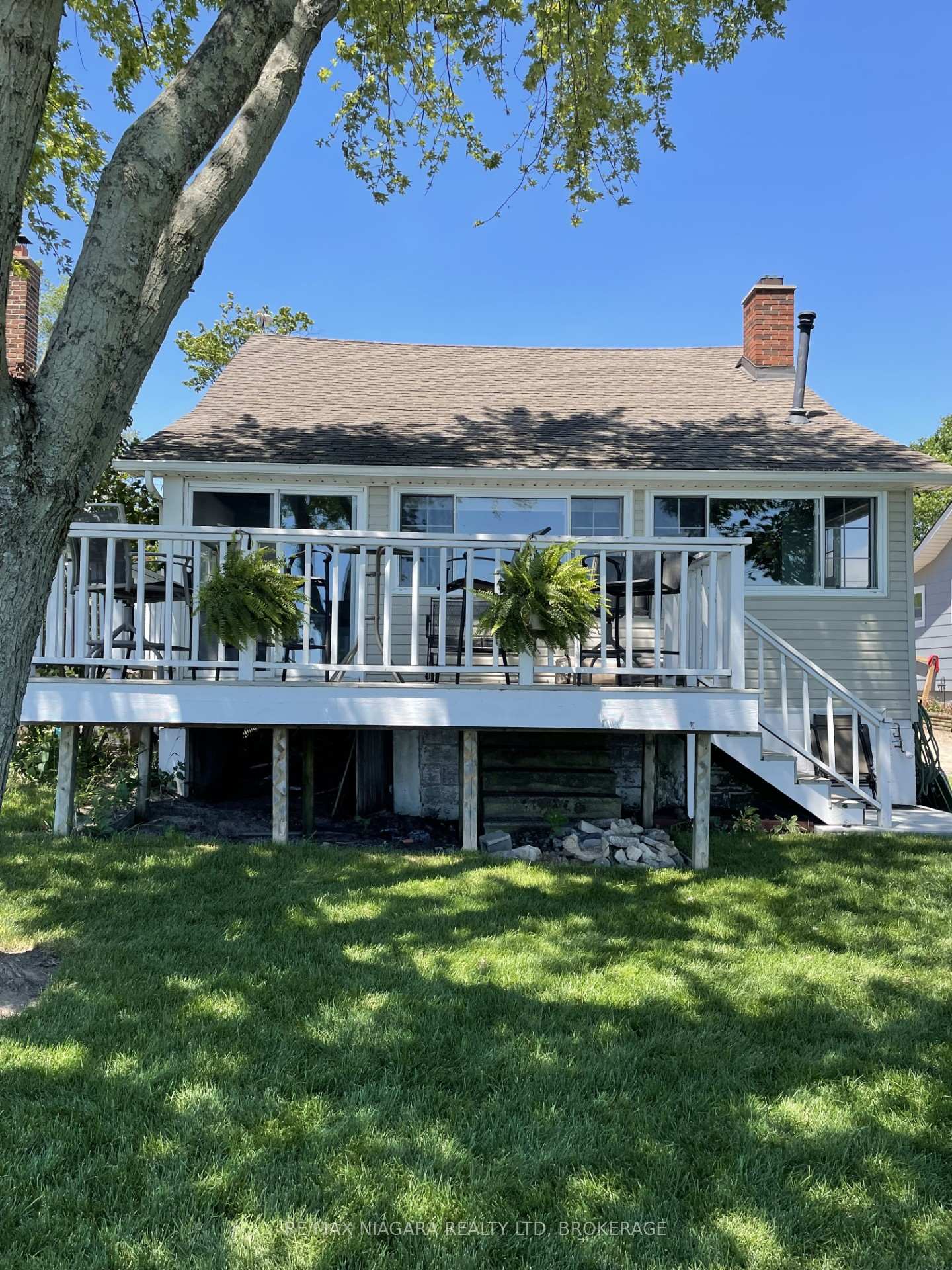 Front of 12883 Old Lakeshore Road W