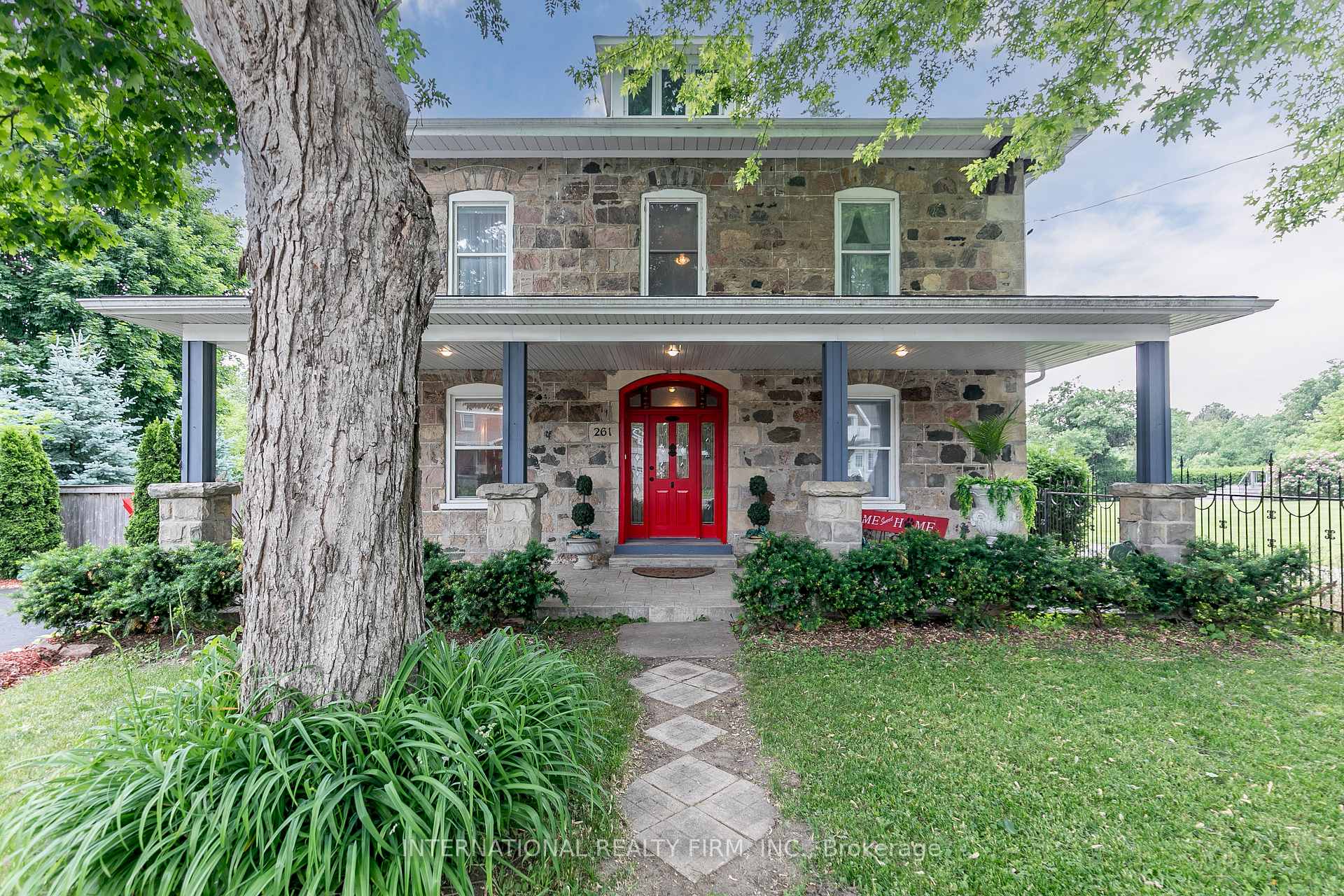 Front of 261 Smith Street